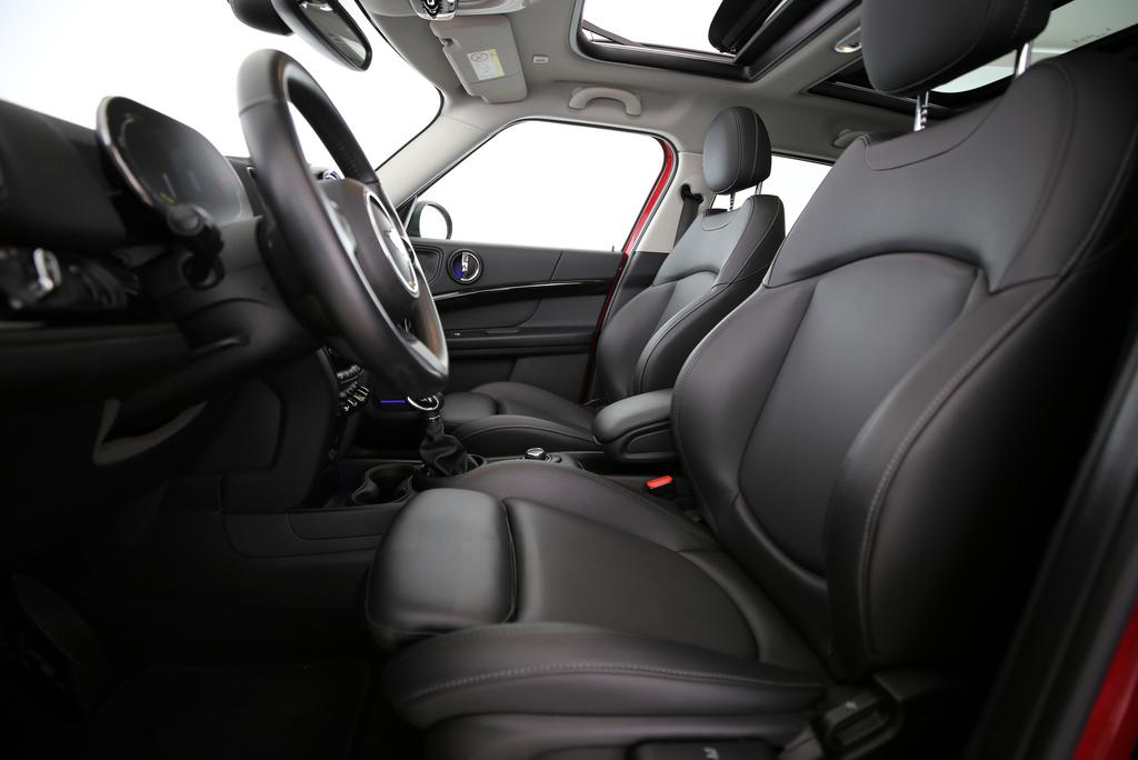 MINI Countryman F60 1.5i Cooper S E ALL4-image-3