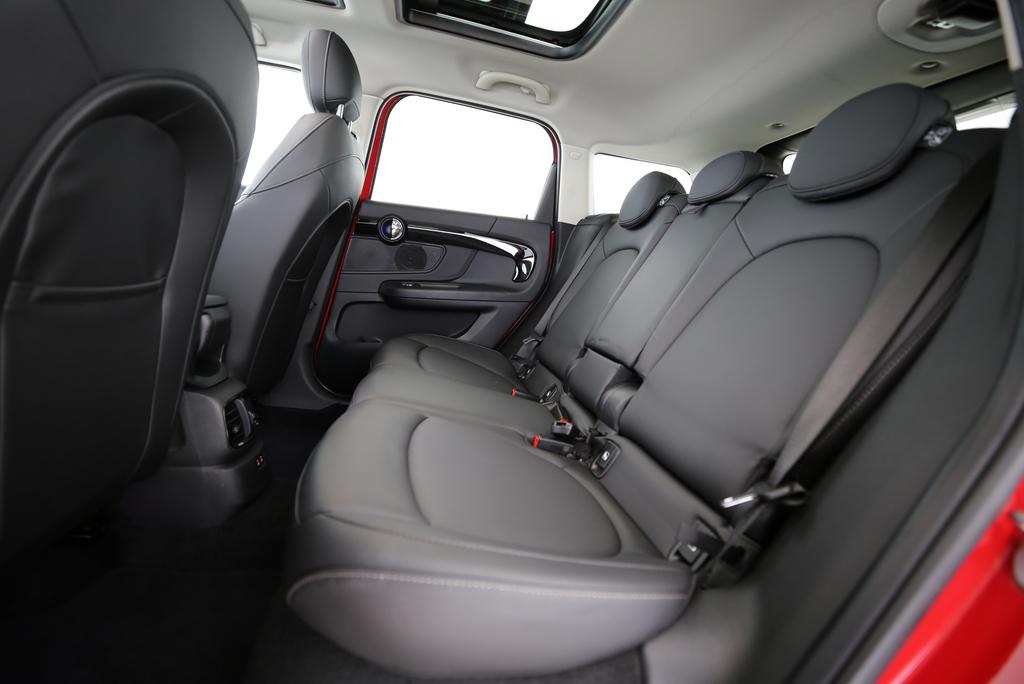 MINI Countryman F60 1.5i Cooper S E ALL4-image-8