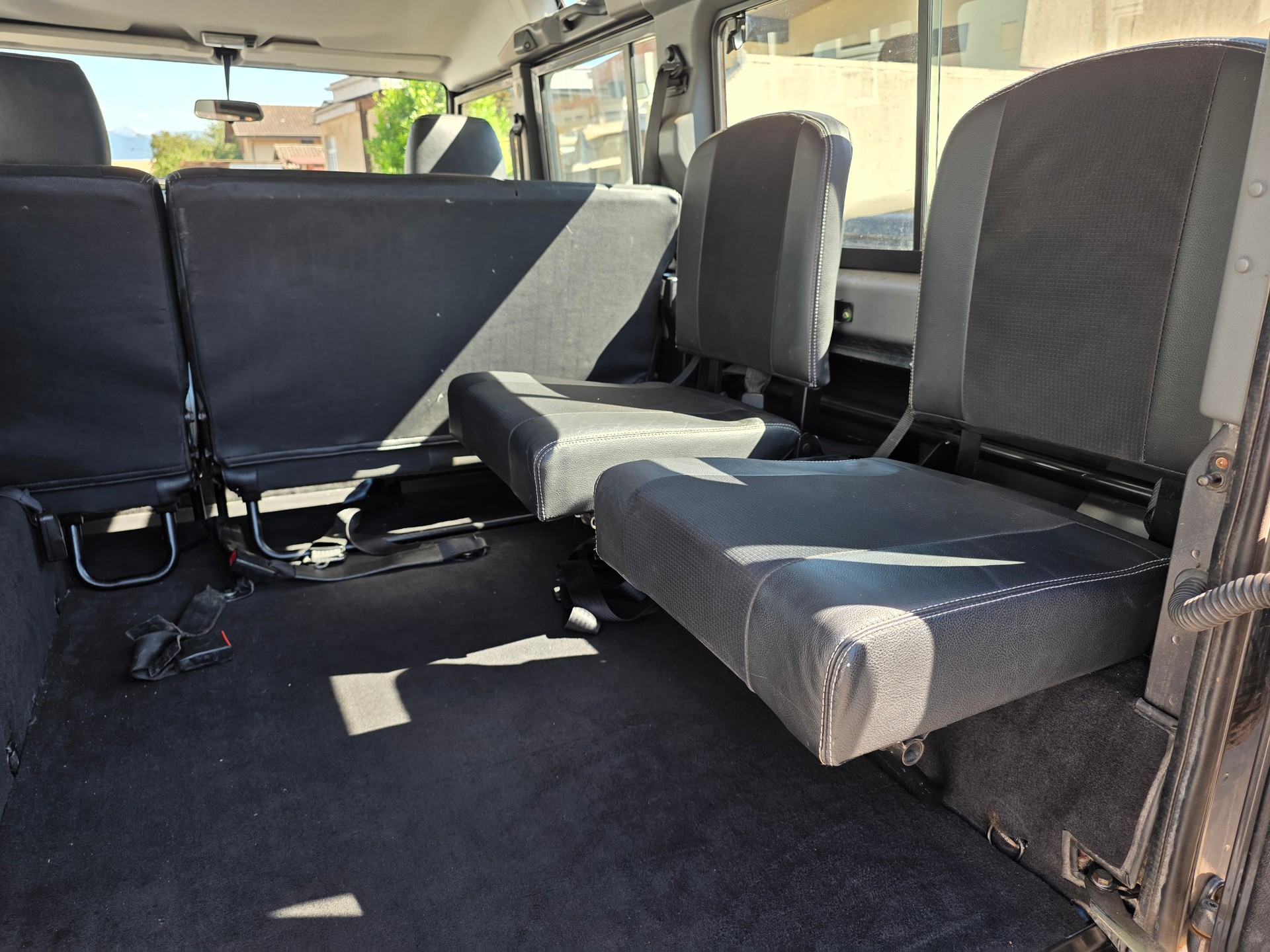 LAND ROVER Defender 110 SW 2.5 Td5-image-11
