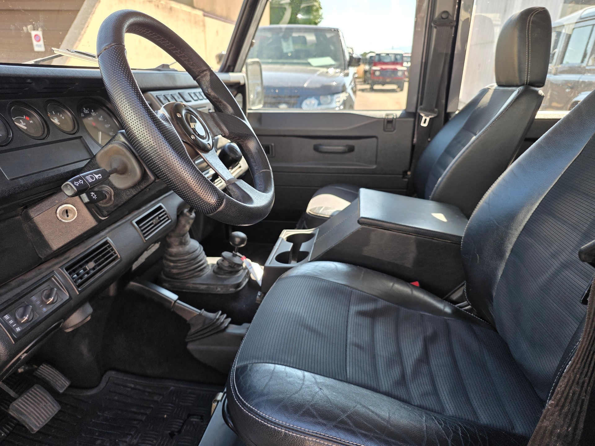 LAND ROVER Defender 110 SW 2.5 Td5-image-8
