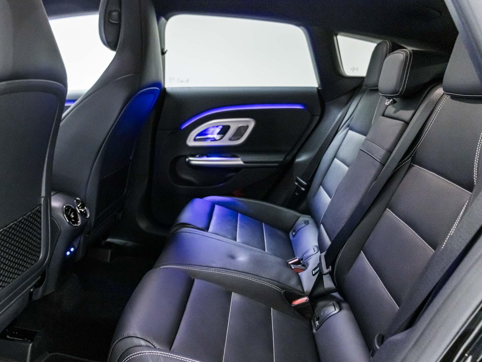 MERCEDES-BENZ CLA 220 4MATIC SB-image-7