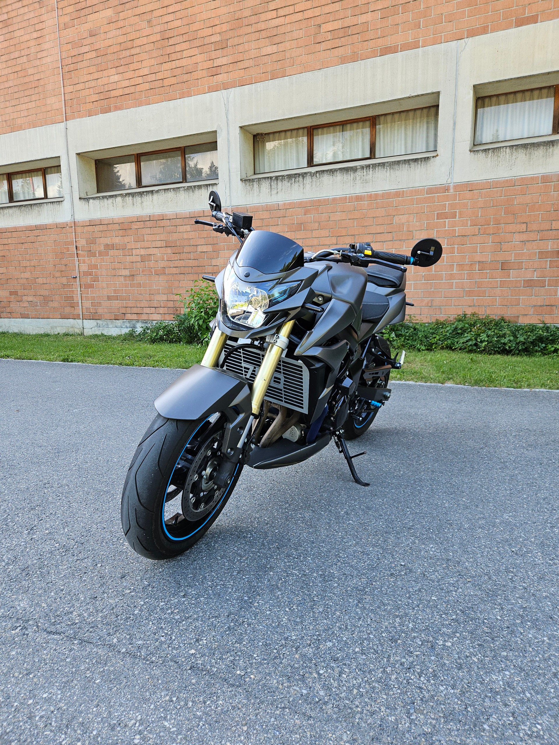 SUZUKI GSR 750 35kW-image-5