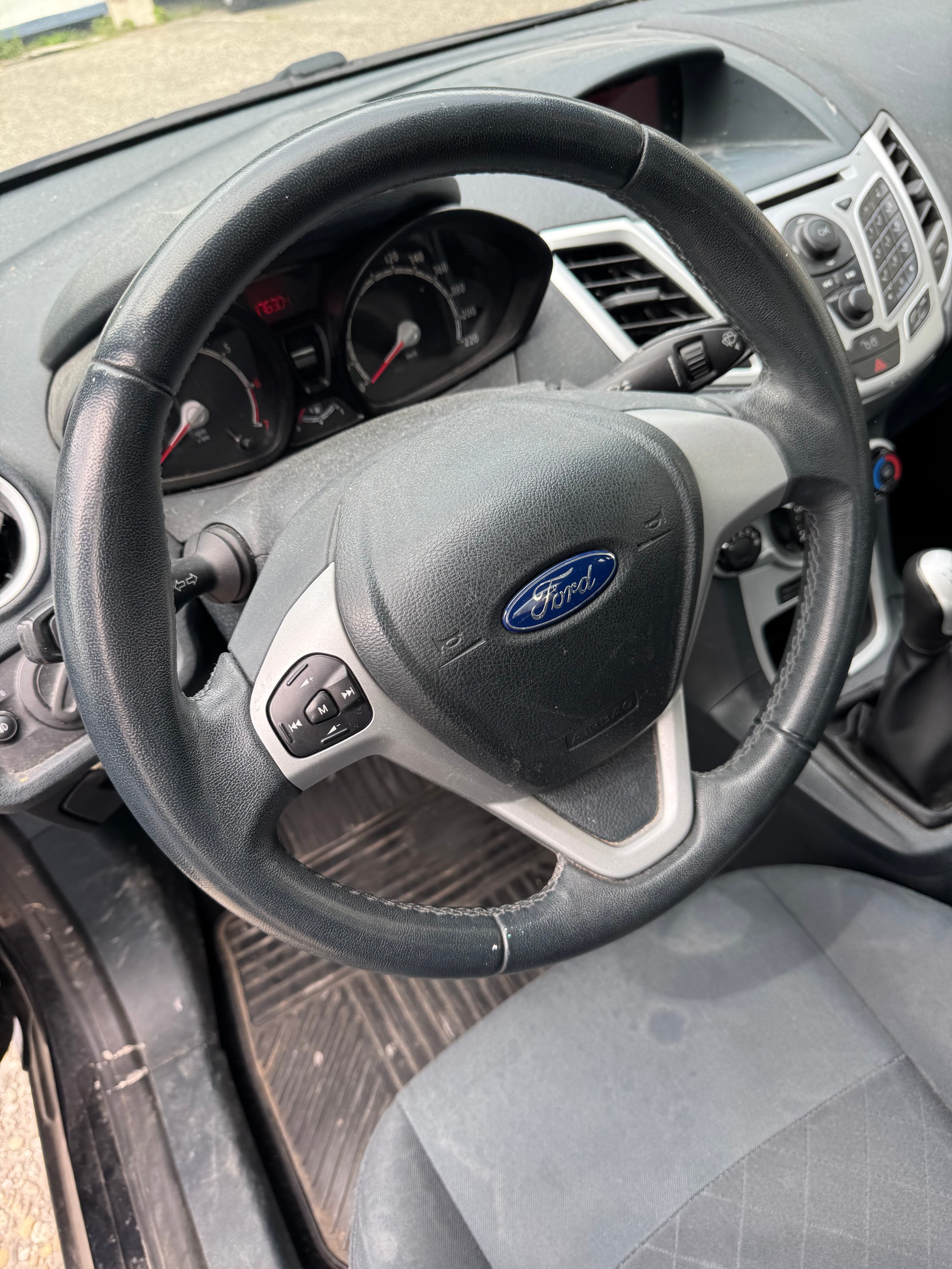 FORD Fiesta 1.4 16V Colourline-image-8