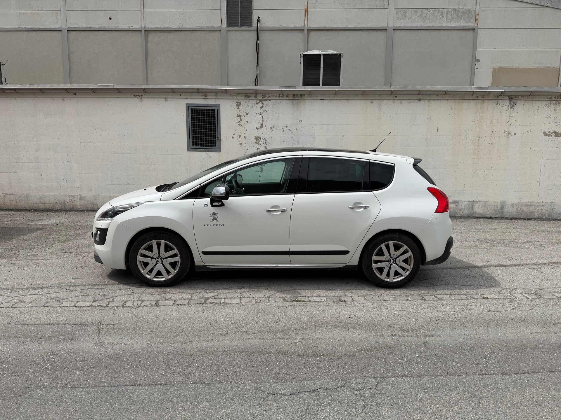 PEUGEOT 3008 HYbrid4 2.0 HDI EGS6-image-2