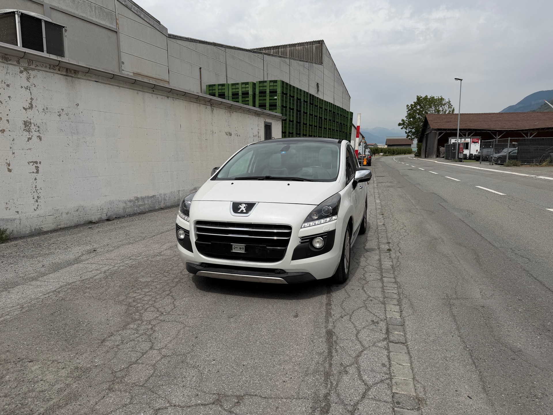 PEUGEOT 3008 HYbrid4 2.0 HDI EGS6-image-5