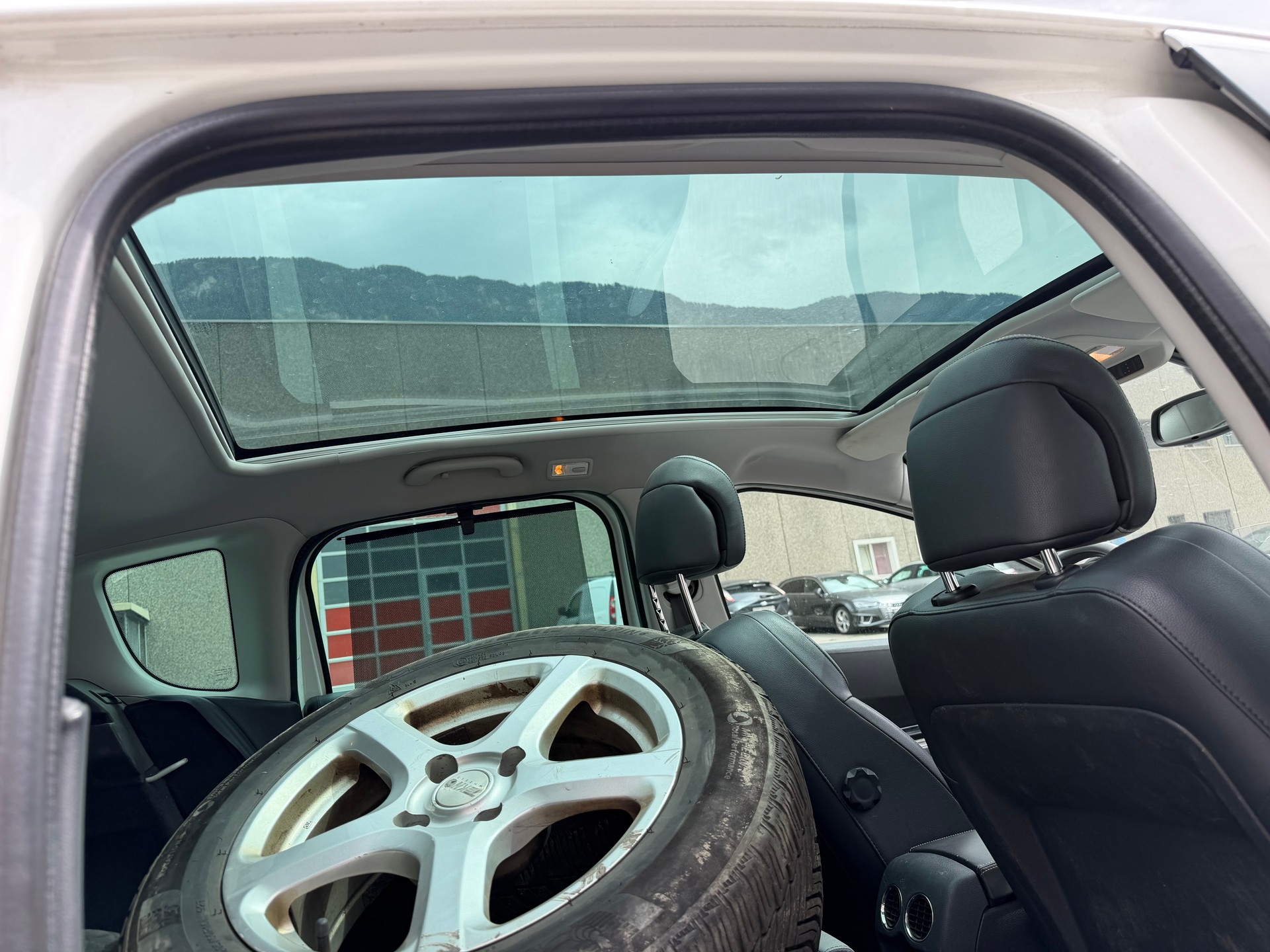 PEUGEOT 3008 HYbrid4 2.0 HDI EGS6-image-3