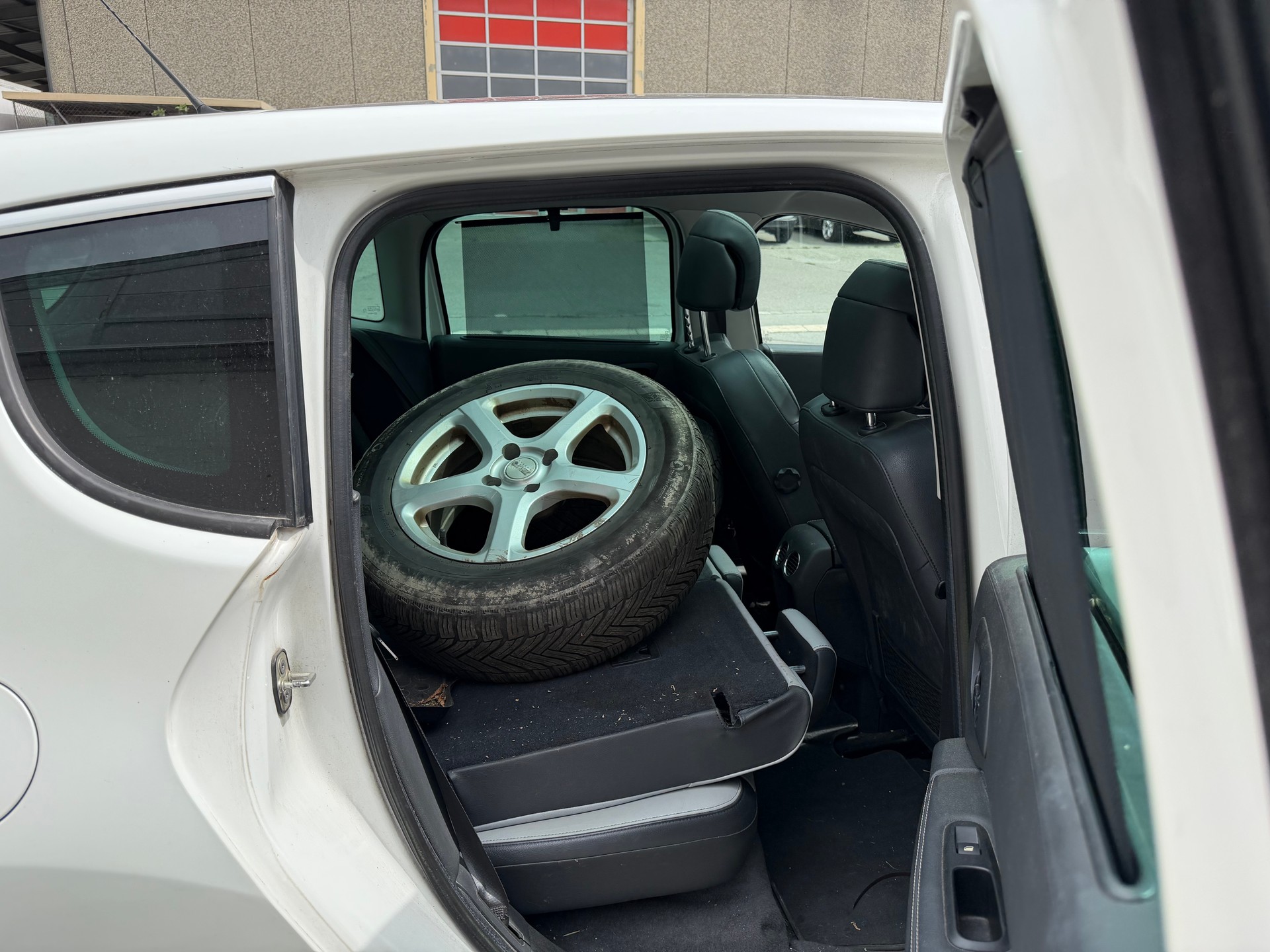 PEUGEOT 3008 HYbrid4 2.0 HDI EGS6-image-7