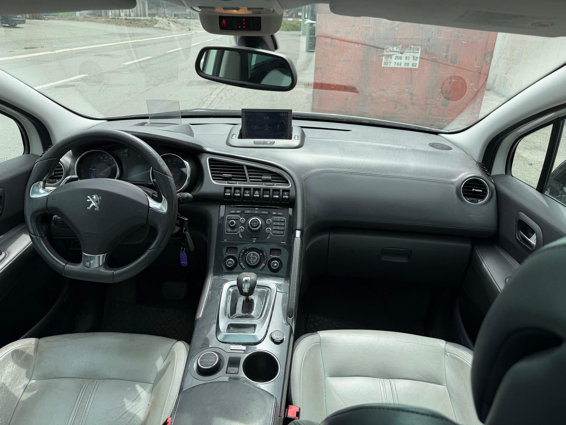 PEUGEOT 3008 HYbrid4 2.0 HDI EGS6-image-1