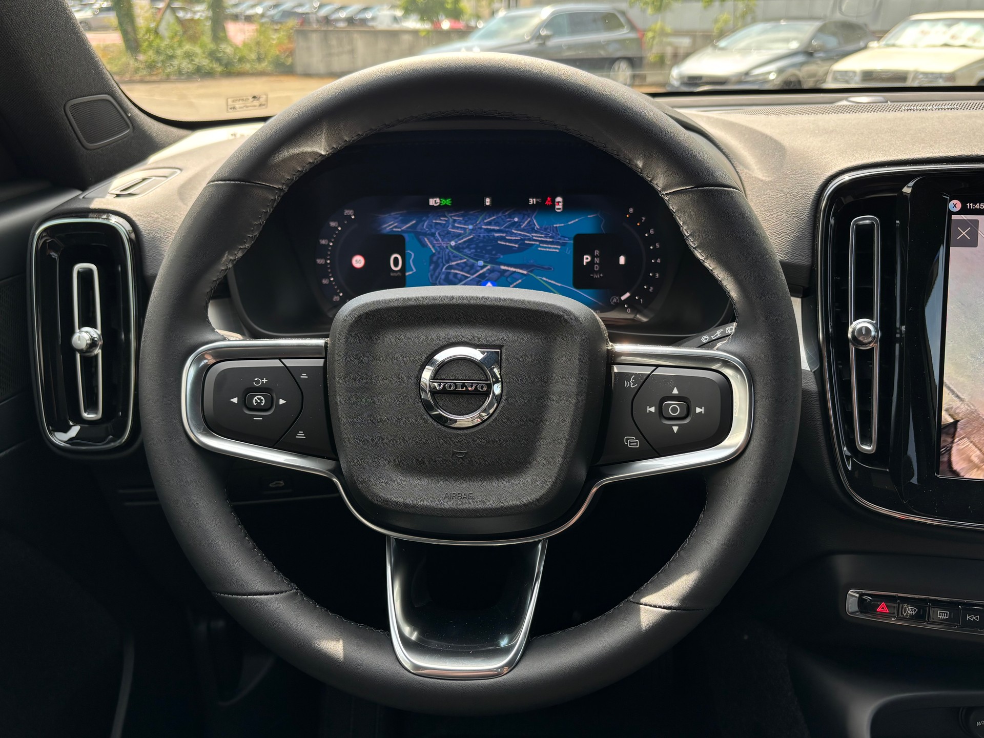 VOLVO XC40 2.0 B4 MH Black Edition-image-18