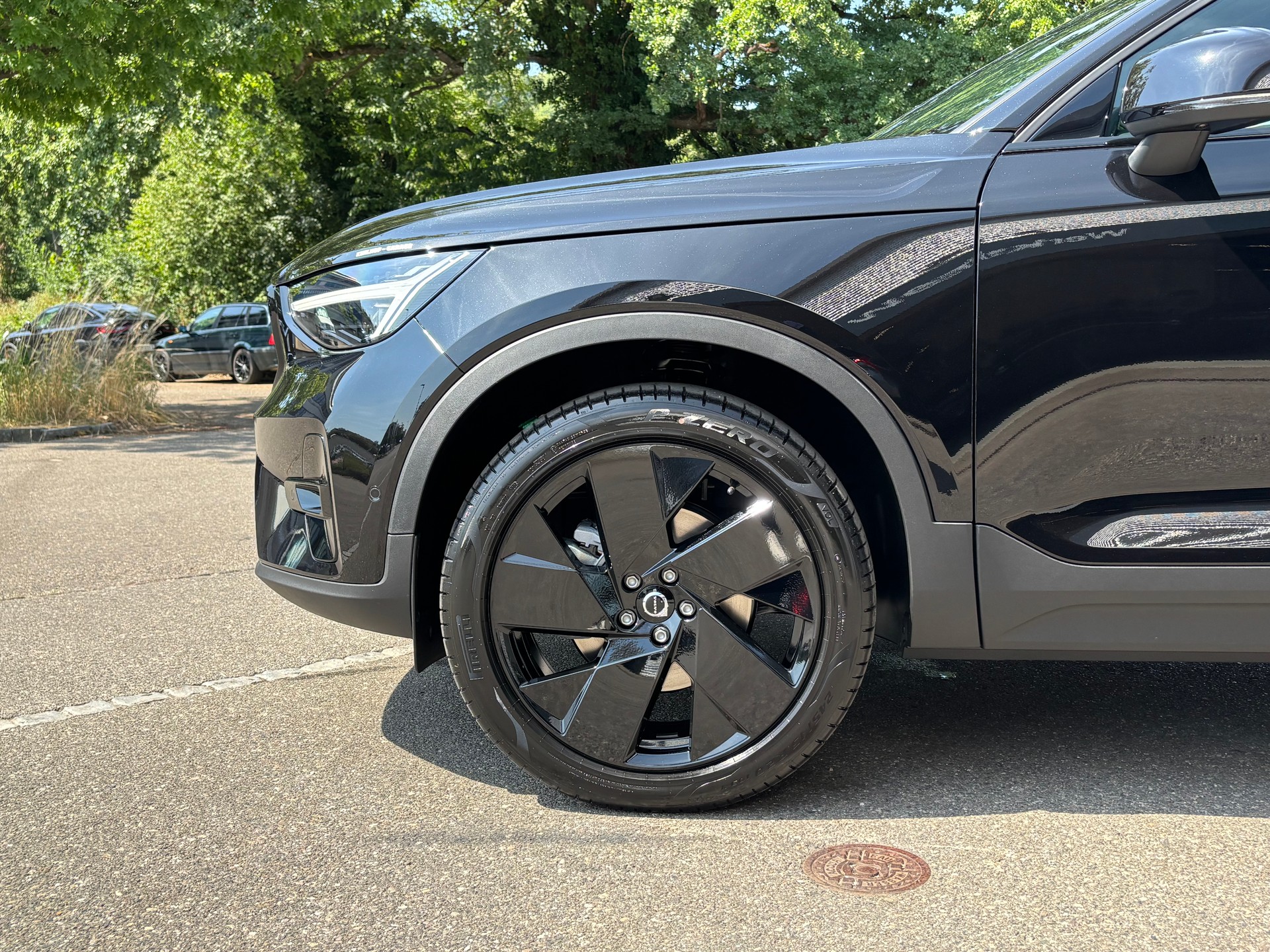 VOLVO XC40 2.0 B4 MH Black Edition-image-1