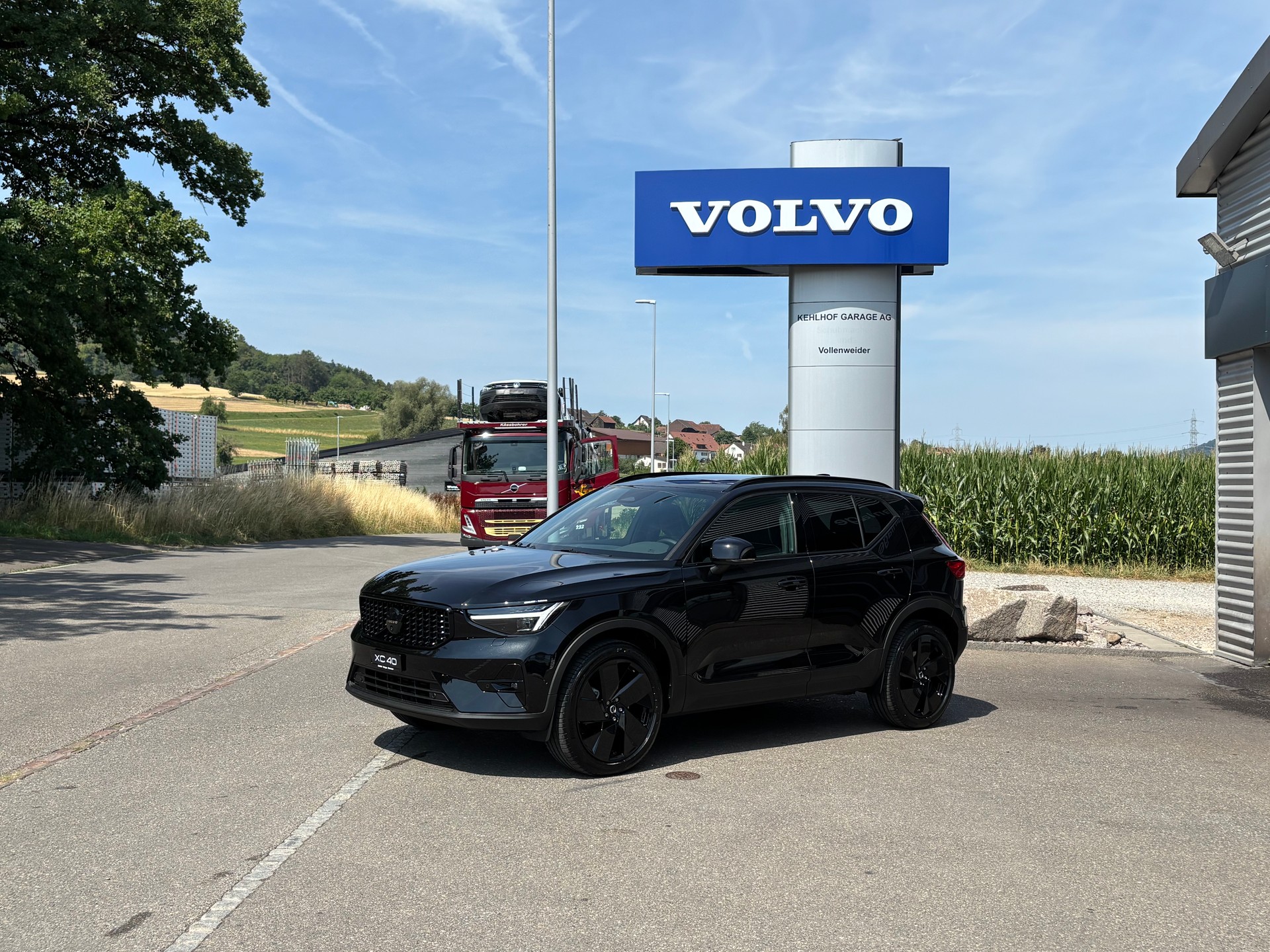 VOLVO XC40 2.0 B4 MH Black Edition-image-0