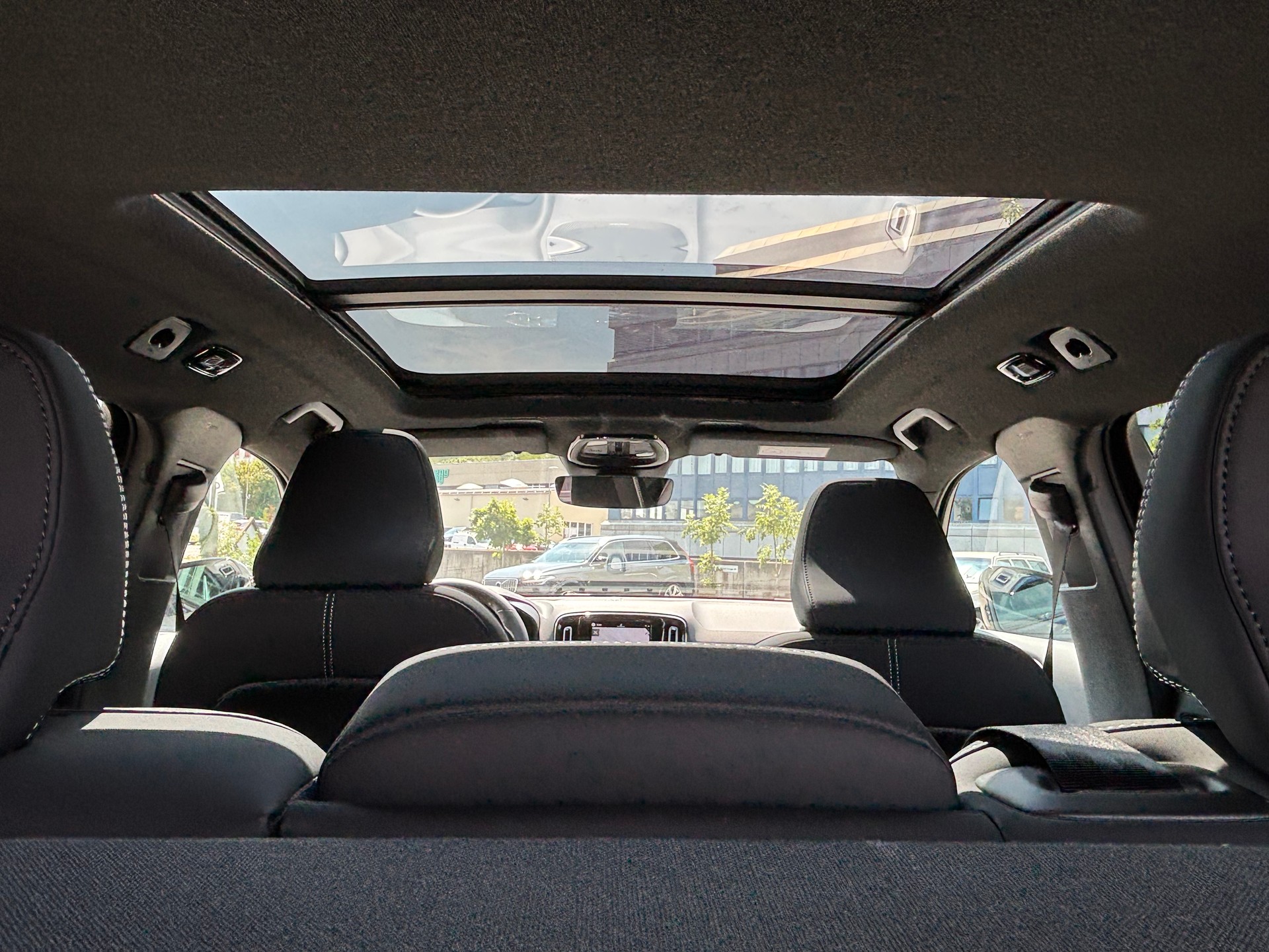VOLVO XC40 2.0 B4 MH Black Edition-image-10