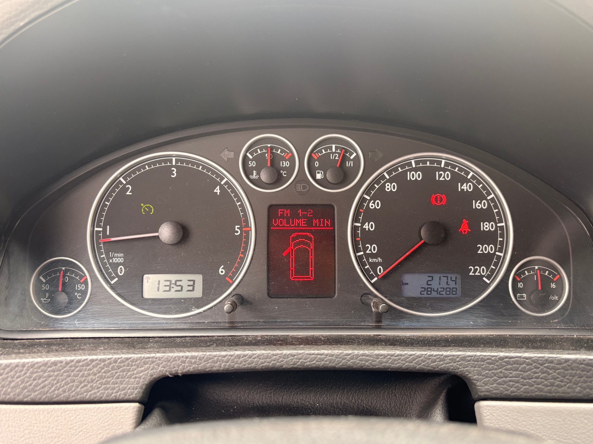 VW T5 Multivan Highline 2.5 TDI-image-10