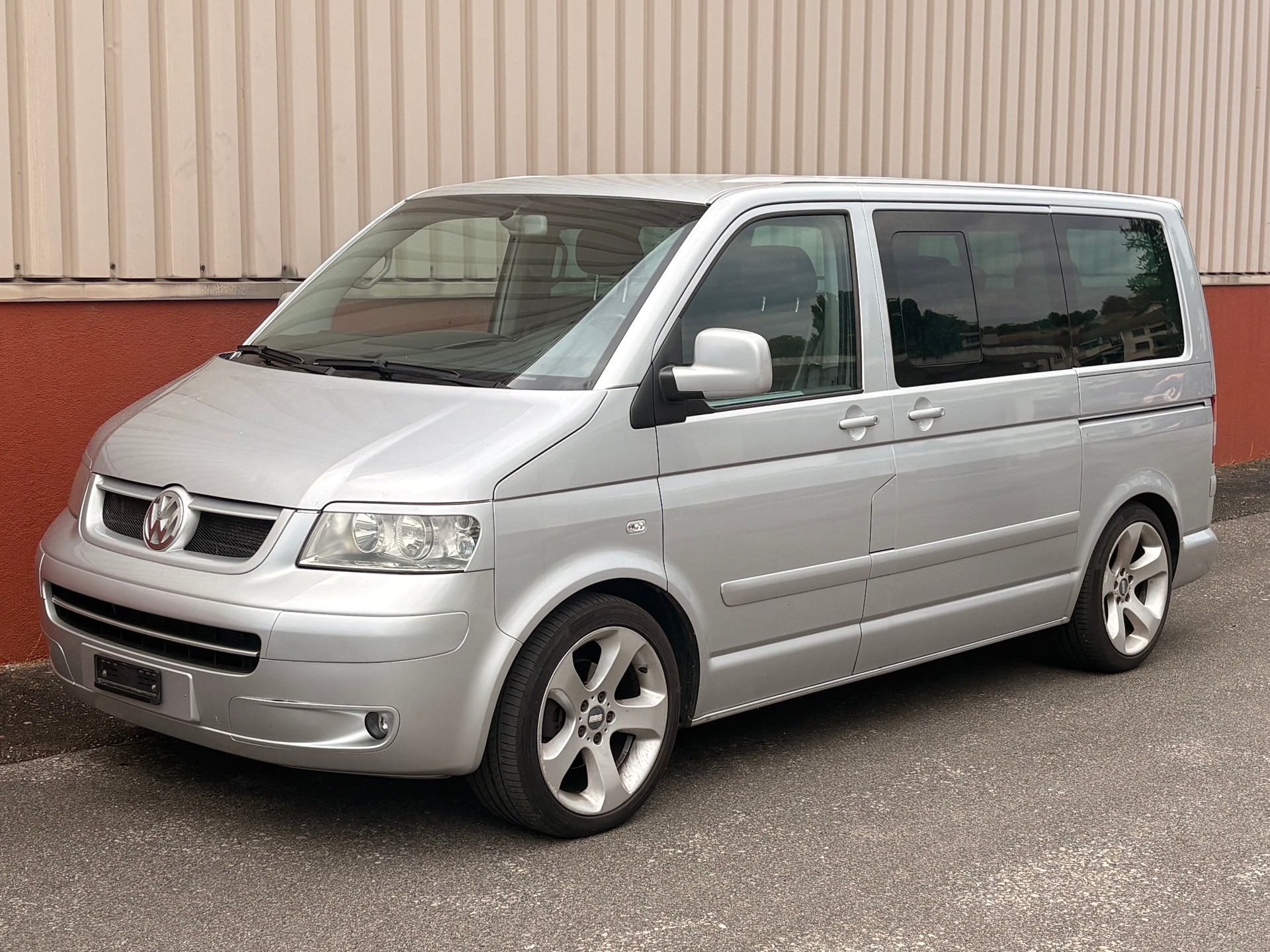 VW T5 Multivan Highline 2.5 TDI-image-0