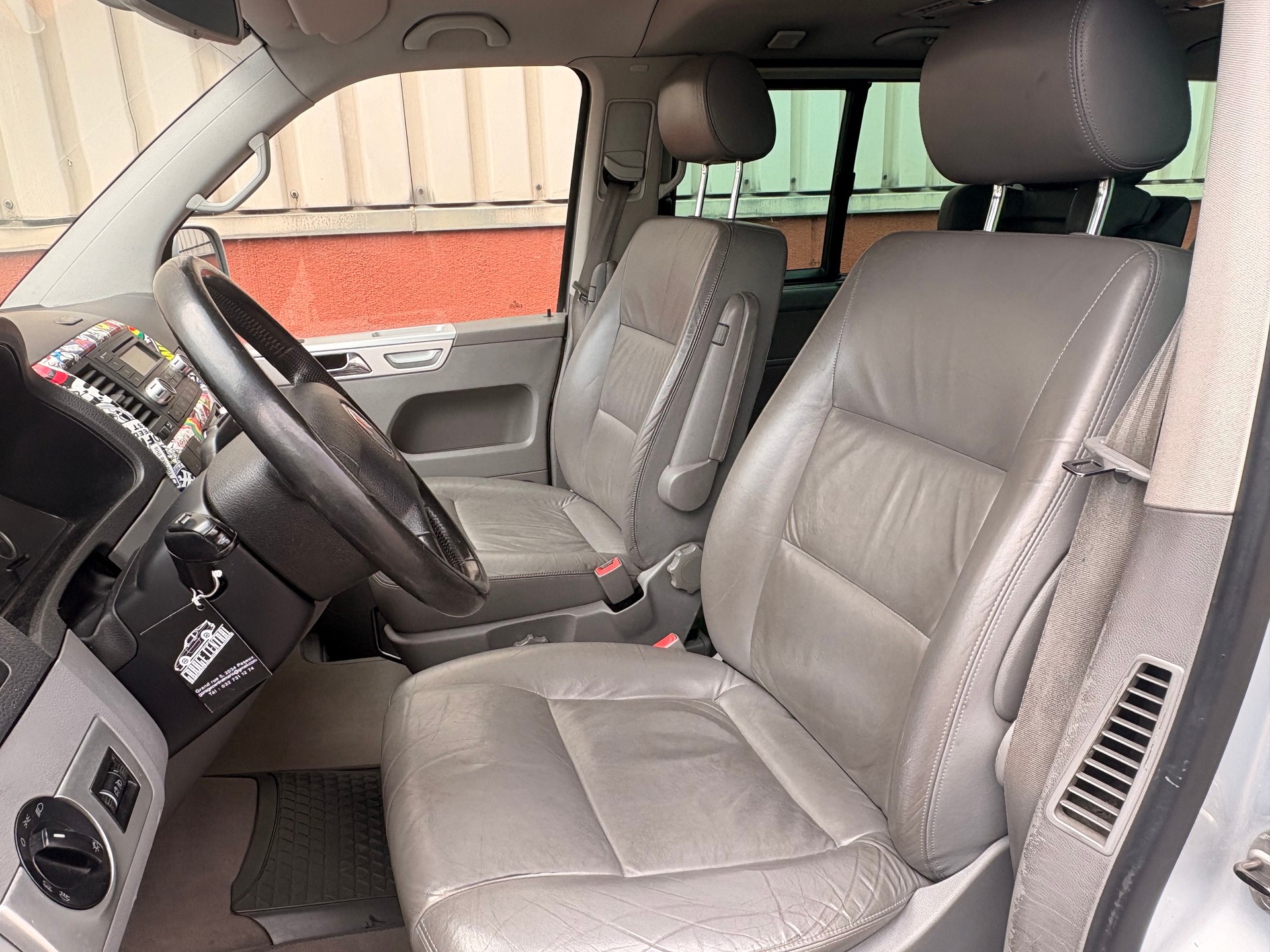 VW T5 Multivan Highline 2.5 TDI-image-7
