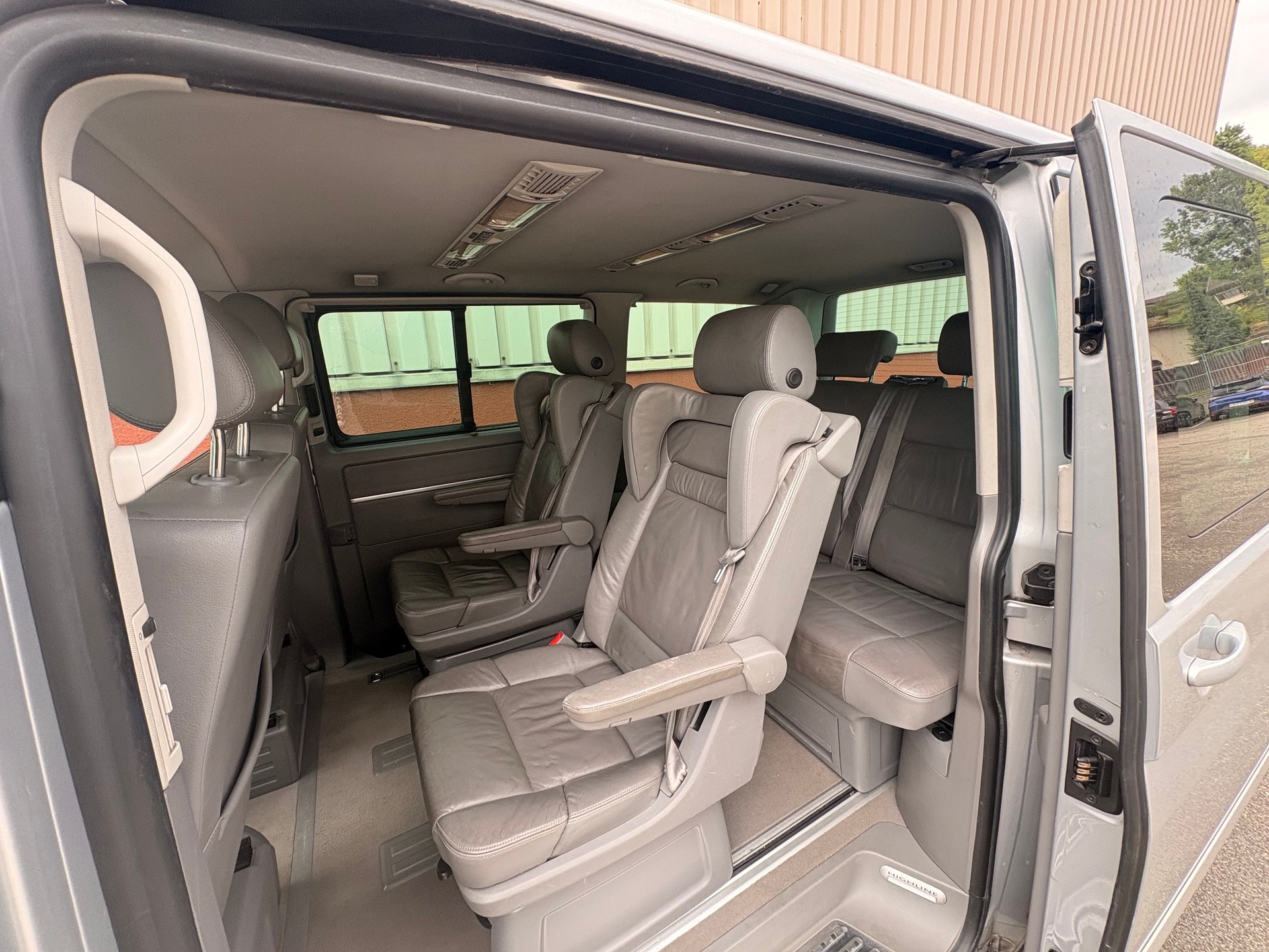 VW T5 Multivan Highline 2.5 TDI-image-6