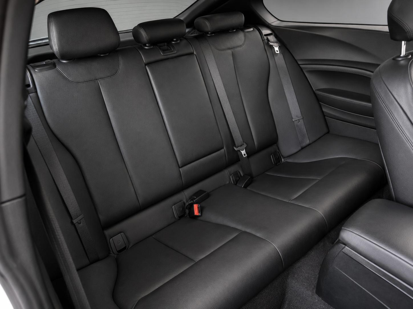 BMW M135i xDrive Steptronic-image-10