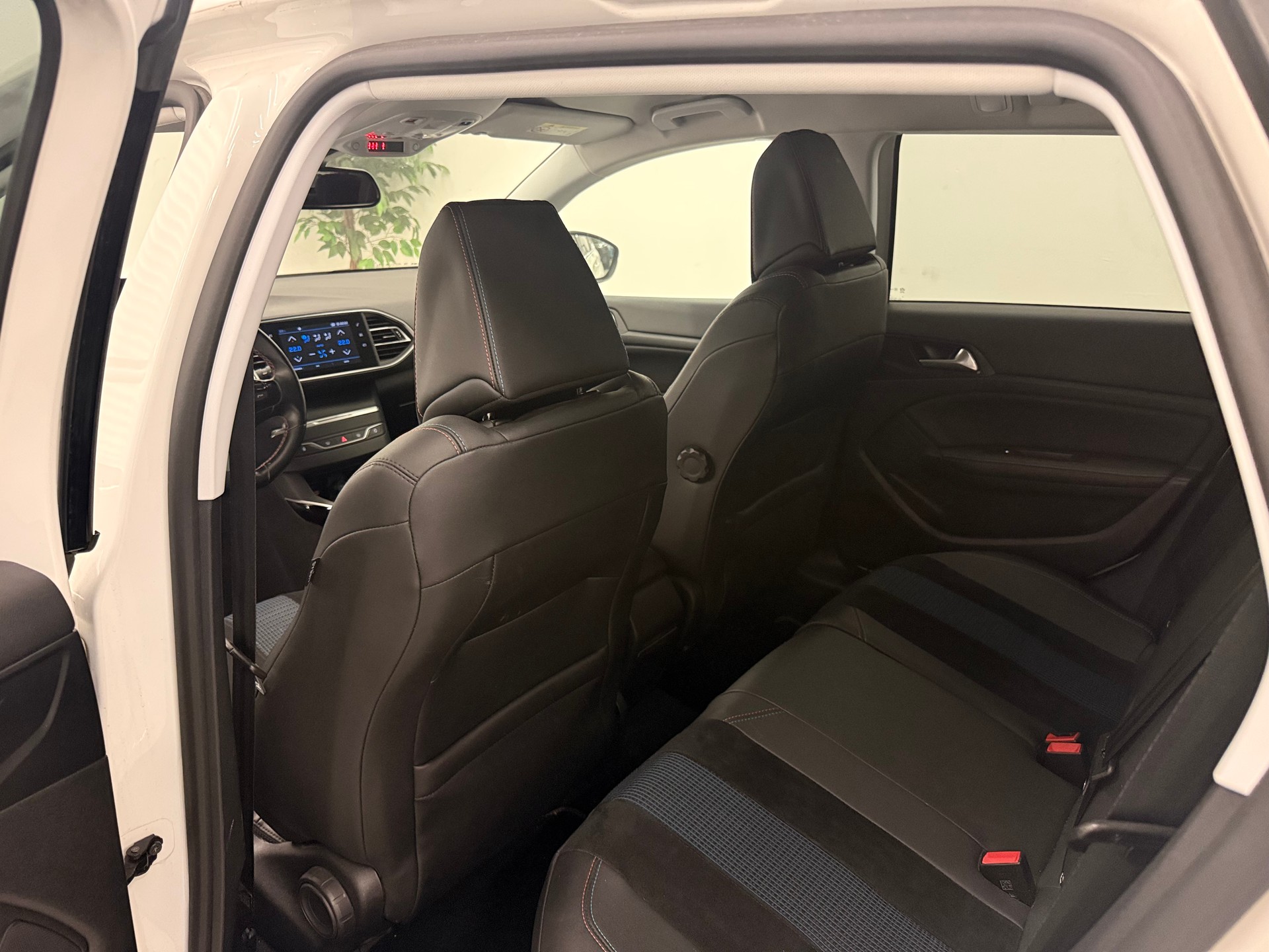 PEUGEOT 308 SW 1.5 BlueHDI Tech Edition EAT8-image-11