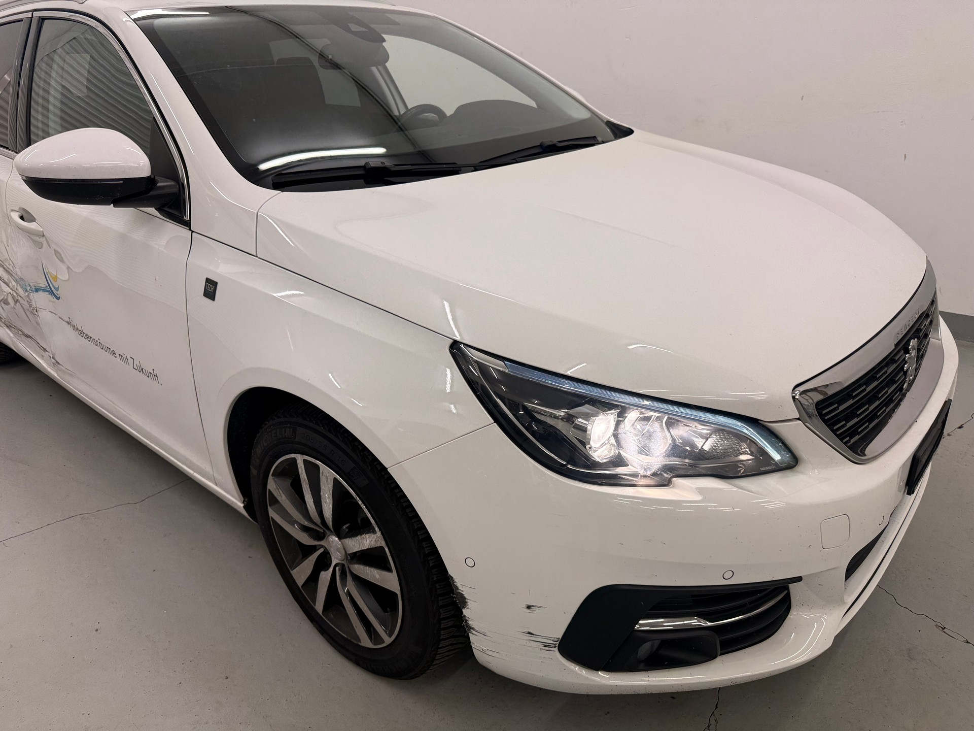 PEUGEOT 308 SW 1.5 BlueHDI Tech Edition EAT8-image-8