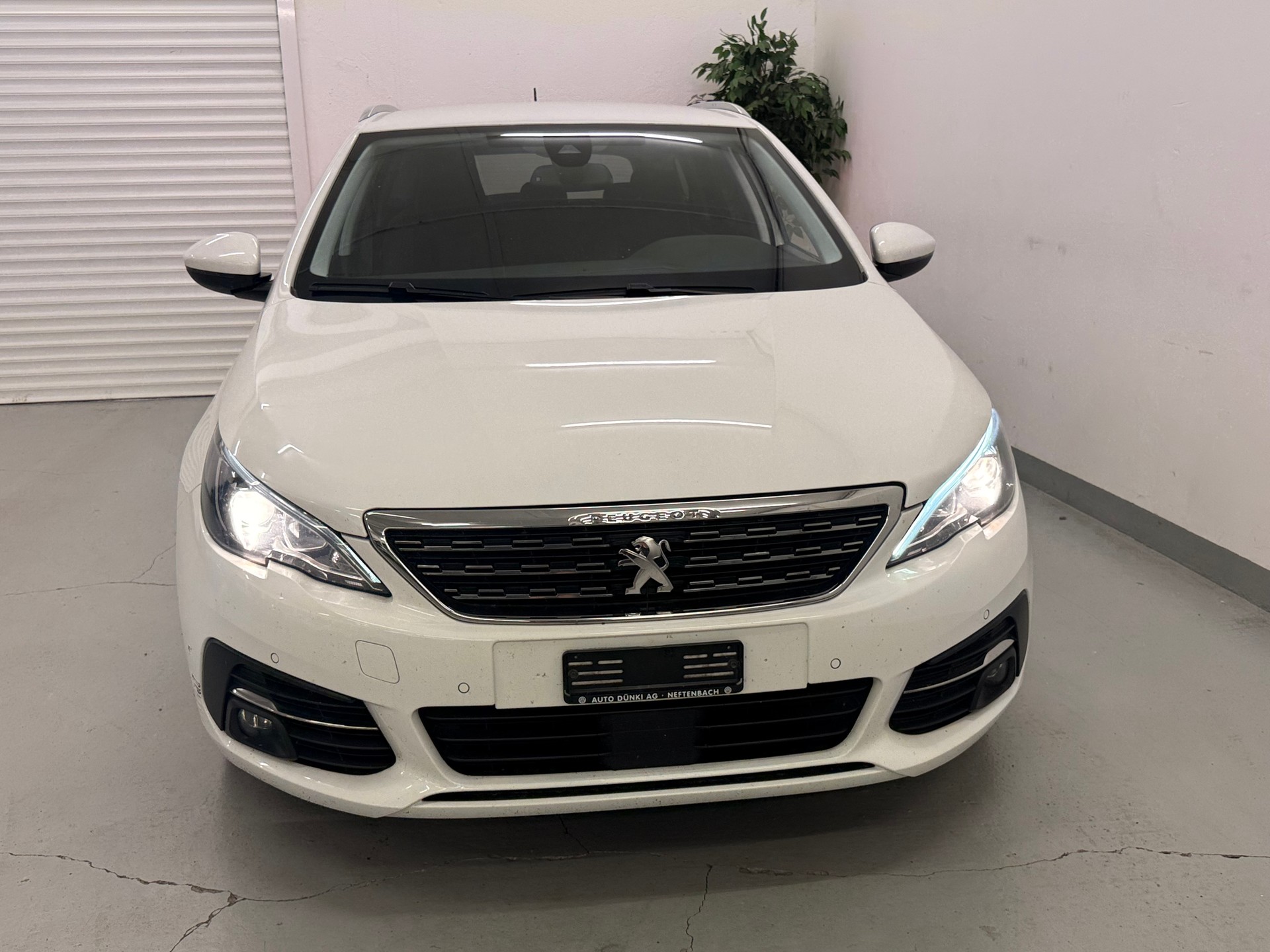 PEUGEOT 308 SW 1.5 BlueHDI Tech Edition EAT8-image-1