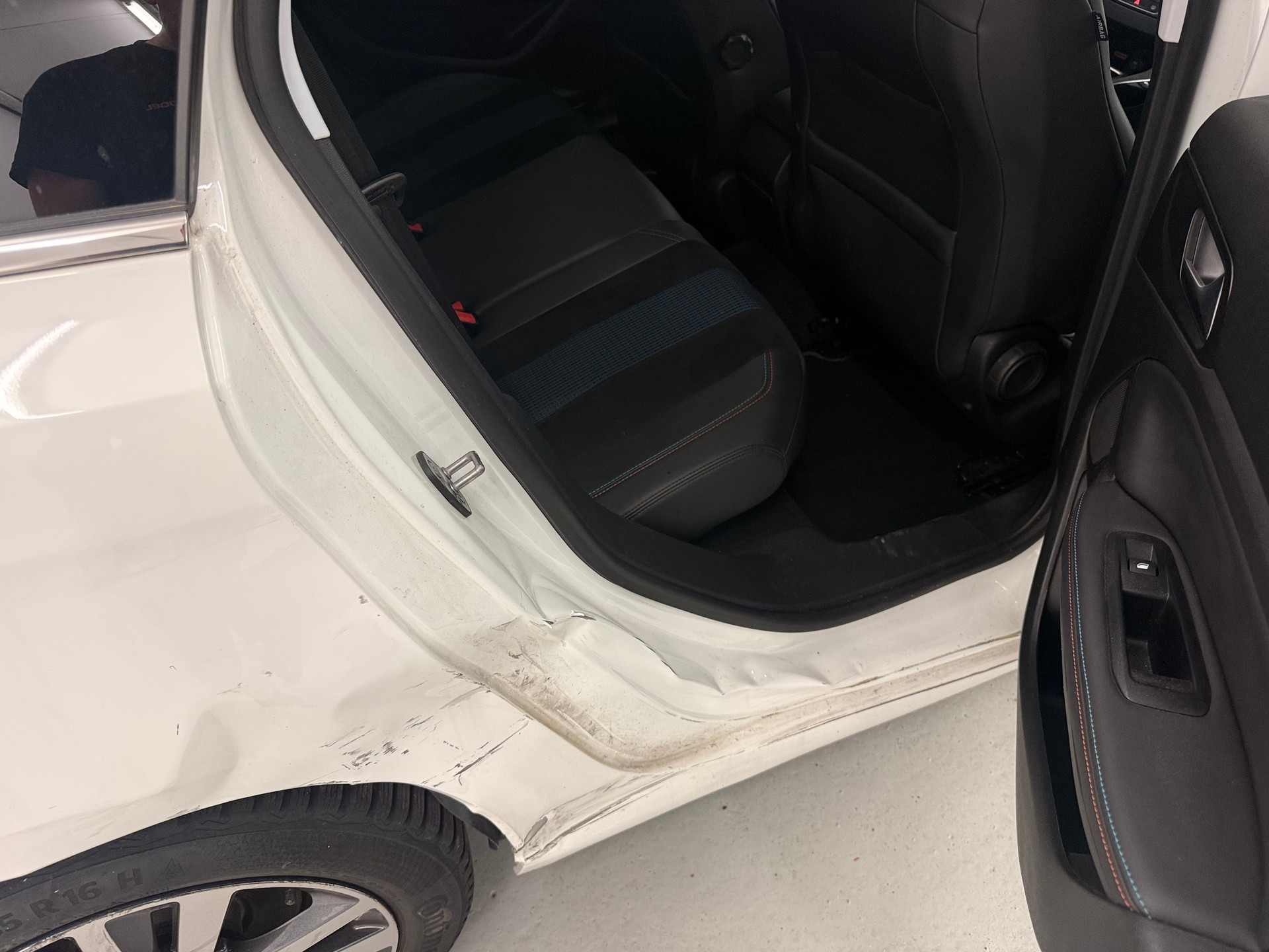 PEUGEOT 308 SW 1.5 BlueHDI Tech Edition EAT8-image-7
