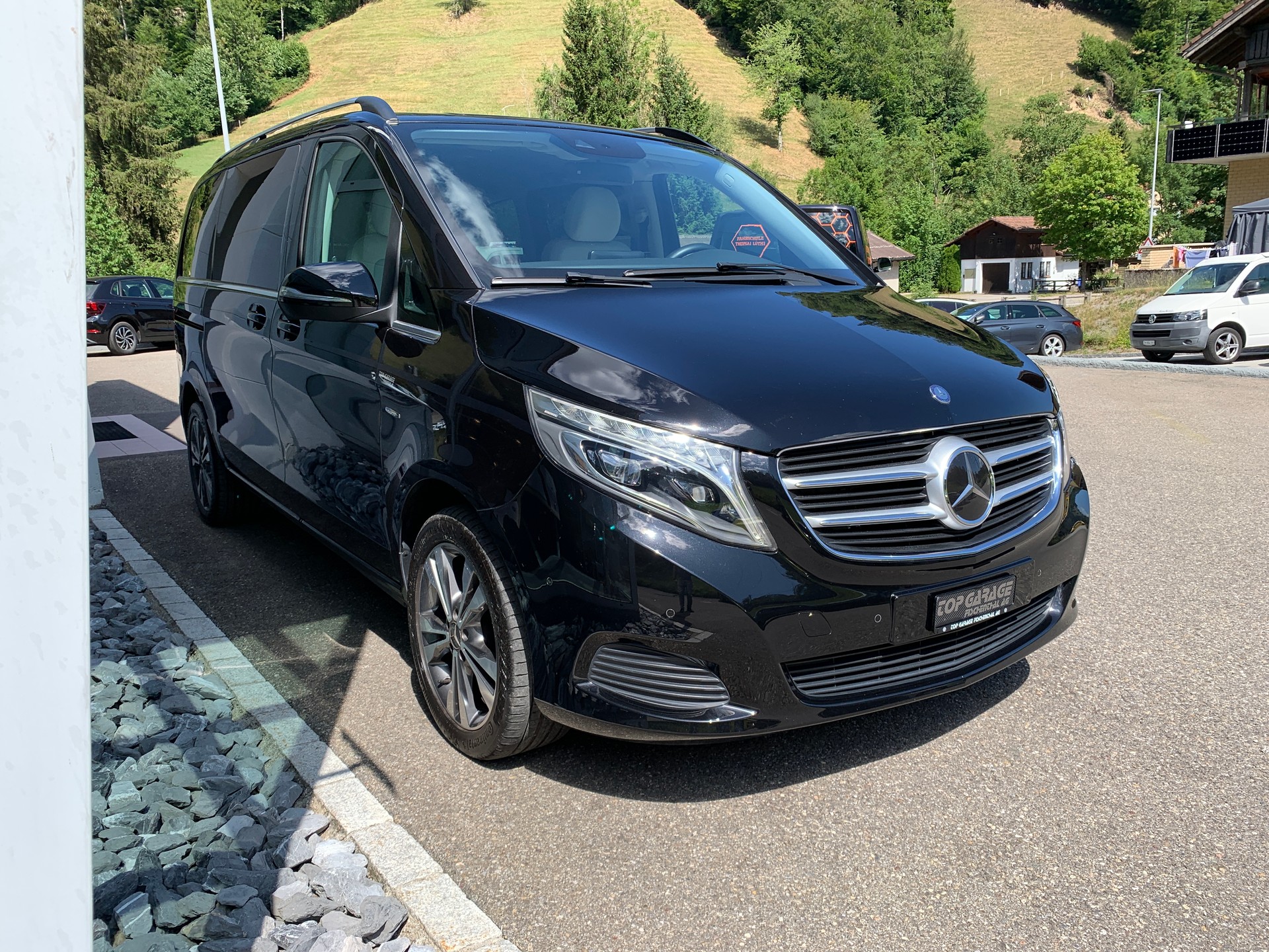 MERCEDES-BENZ V 250 d Avantgarde kompakt 4Matic 7G-Tronic-image-2