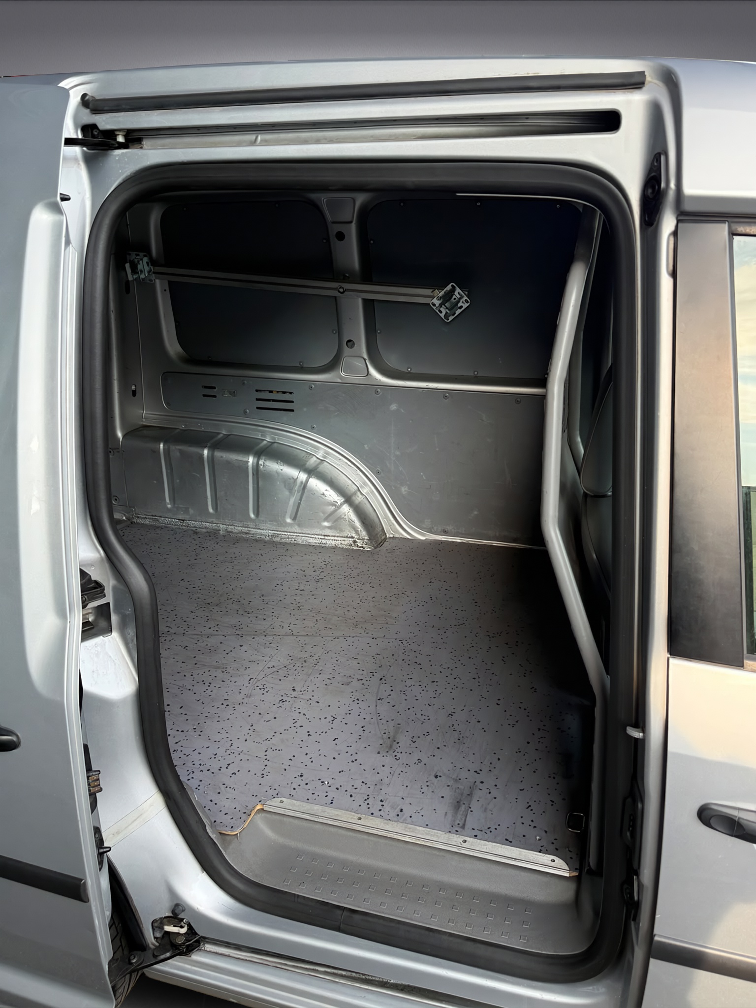VW Caddy 2.0SDI * Diesel *-image-18