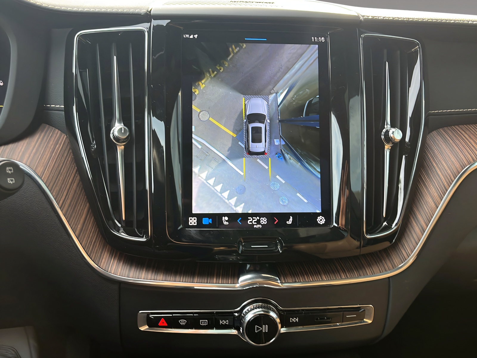 VOLVO XC60 2.0 T6 TE Inscription eAWD-image-12