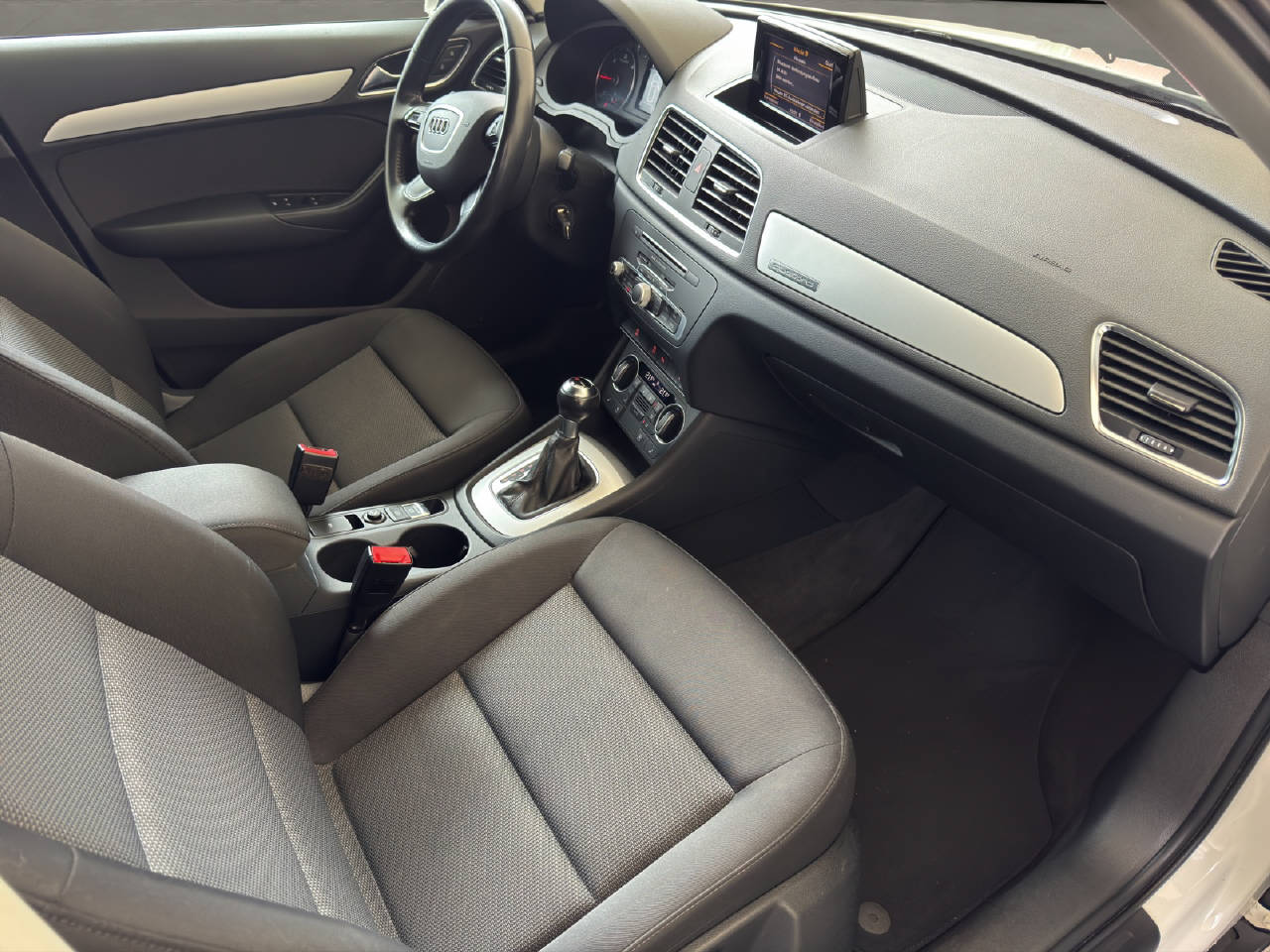 AUDI Q3 2.0 TDI 150 quattro S-Tronic-image-11