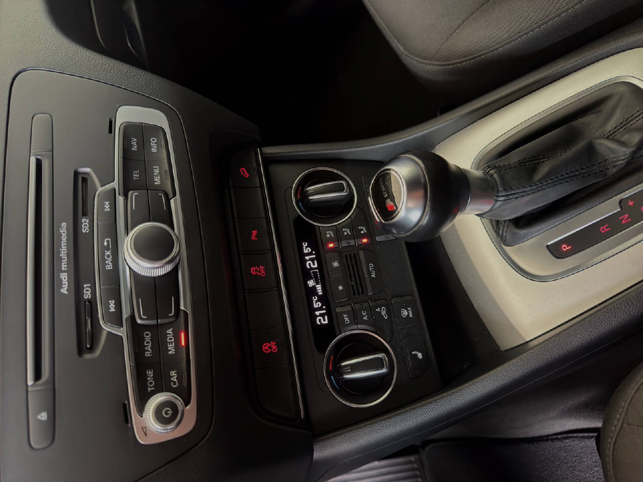 AUDI Q3 2.0 TDI 150 quattro S-Tronic-image-14