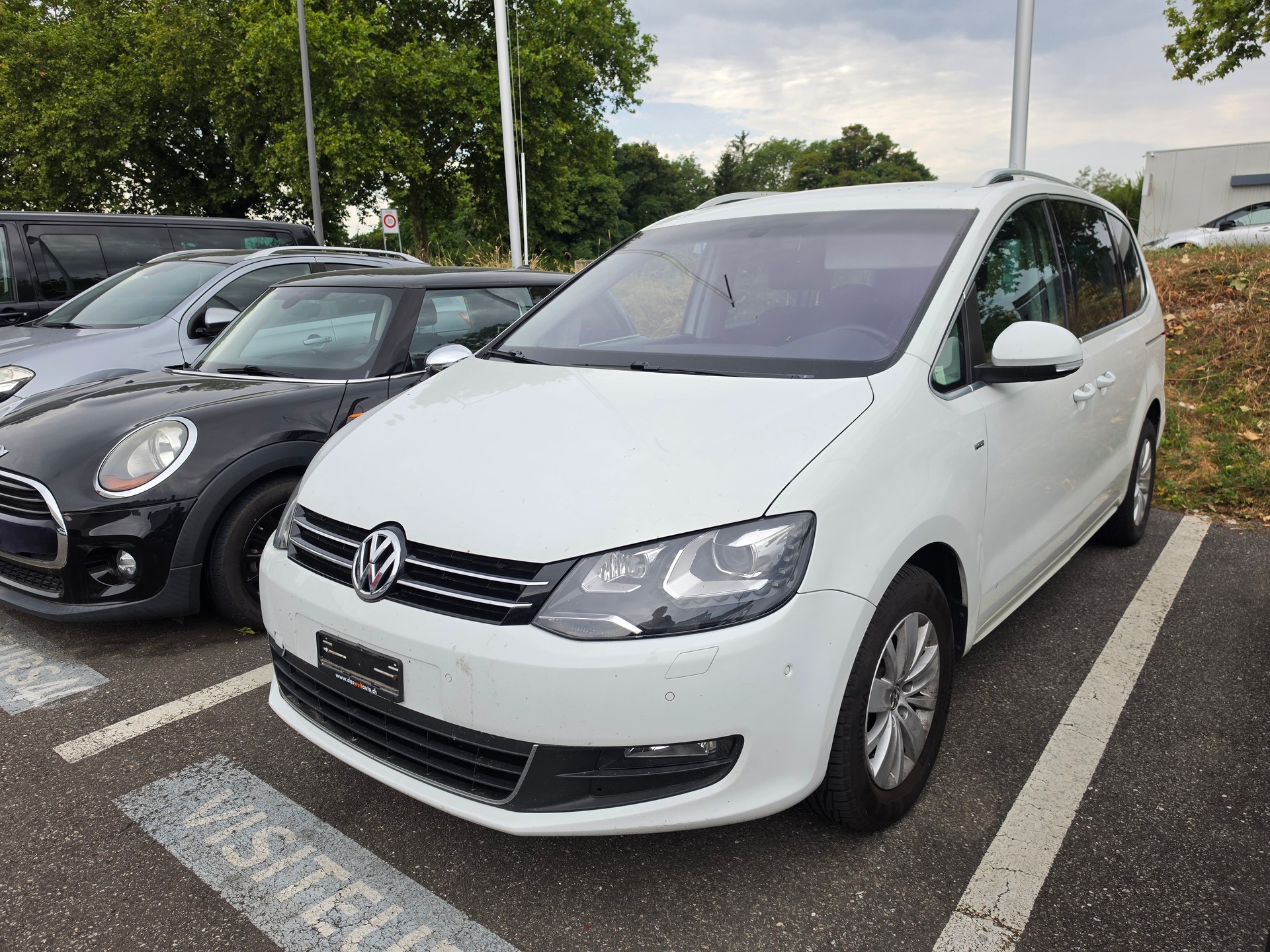 VW Sharan 2.0 TDI BlueMotion Technology Cup 4Motion-image-2