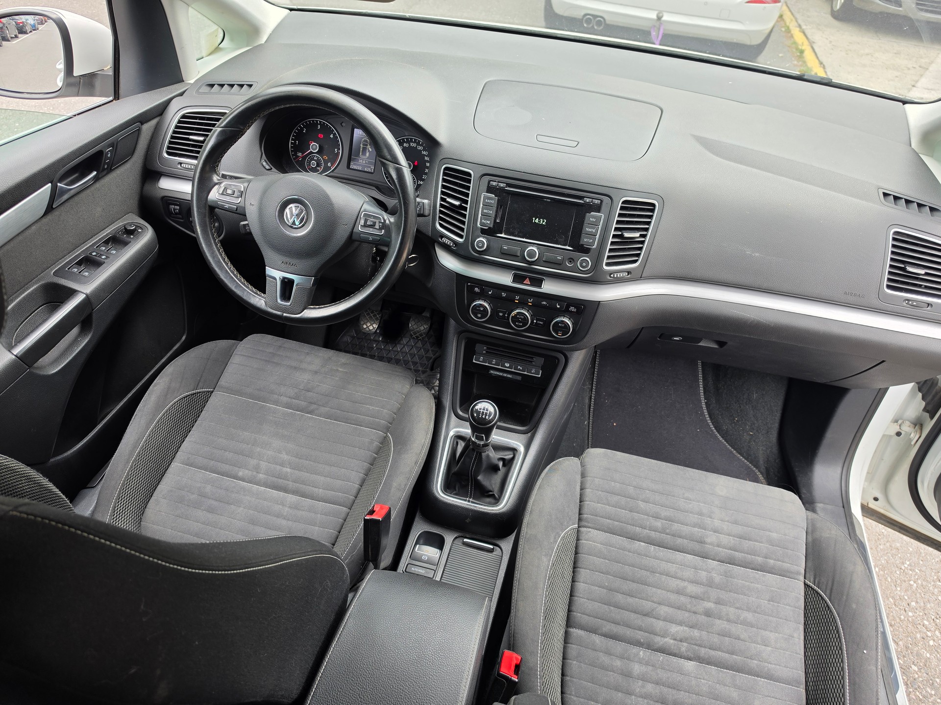 VW Sharan 2.0 TDI BlueMotion Technology Cup 4Motion-image-10