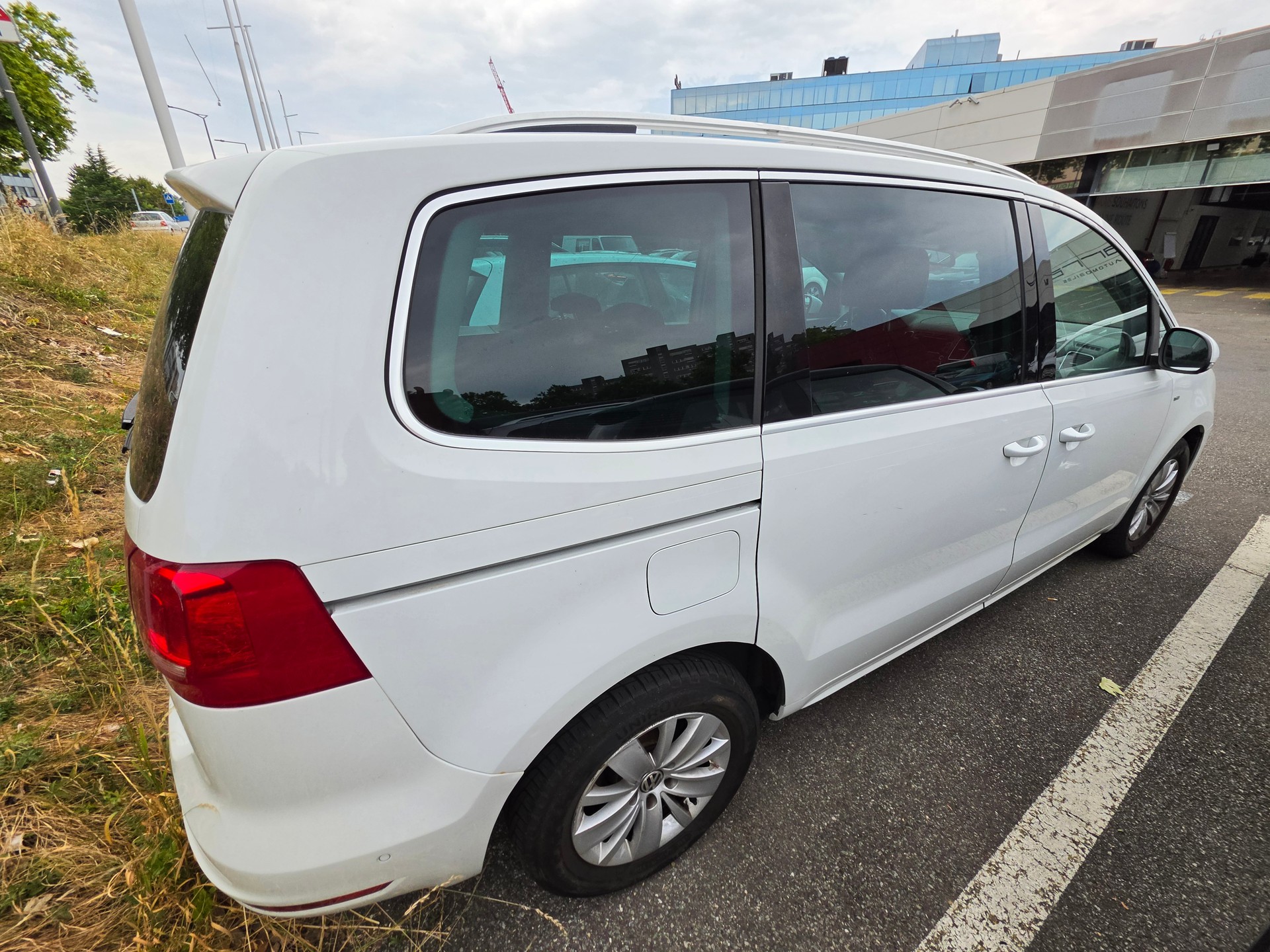 VW Sharan 2.0 TDI BlueMotion Technology Cup 4Motion-image-4