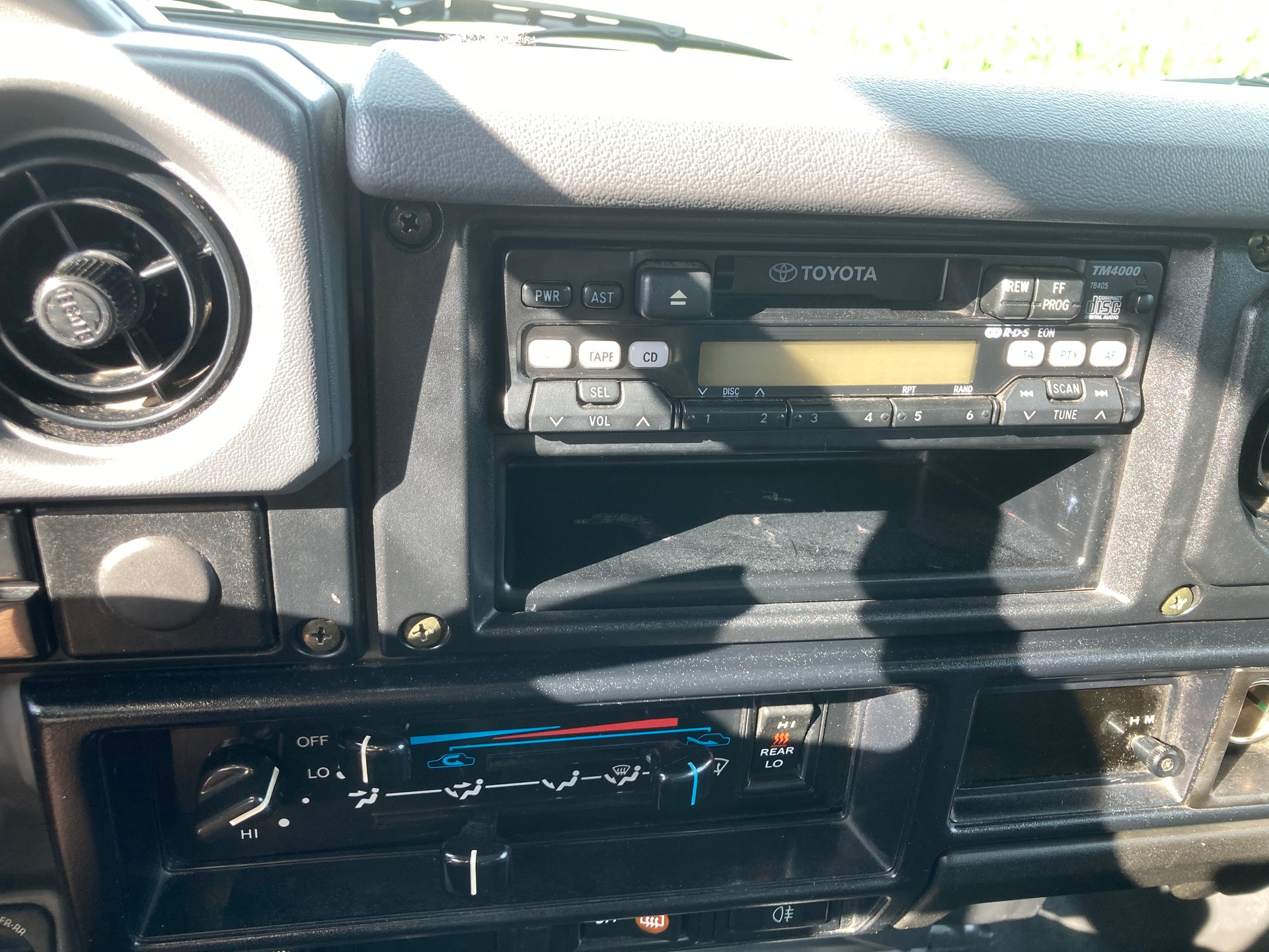 TOYOTA Land Cruiser 400 Hdt Long 4.2D mit 6.000 KG Anhängelast-image-11
