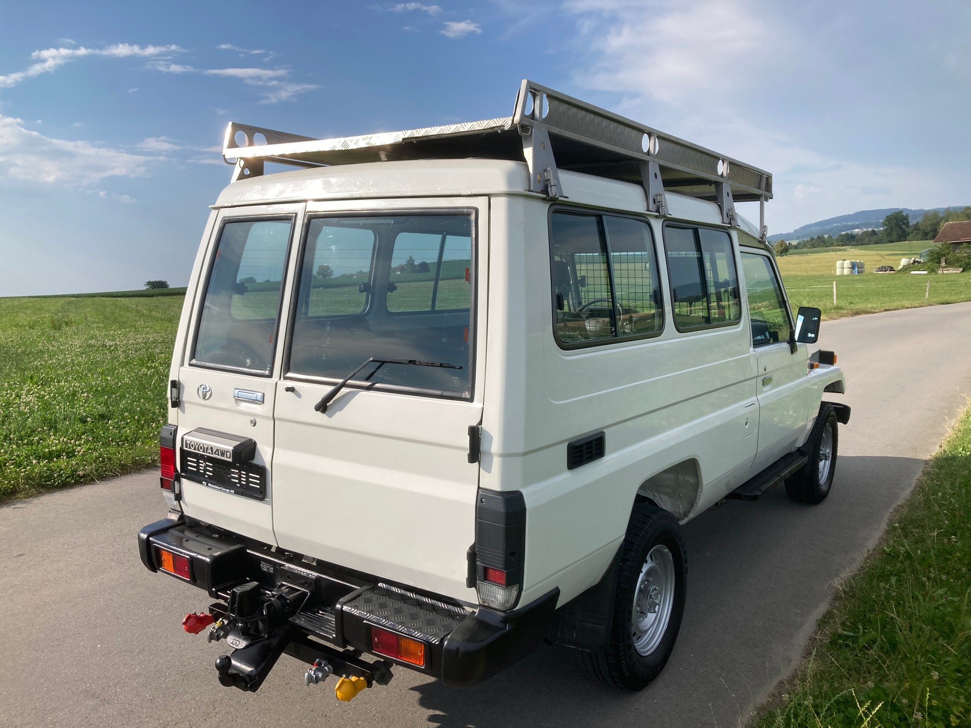 TOYOTA Land Cruiser 400 Hdt Long 4.2D mit 6.000 KG Anhängelast-image-2
