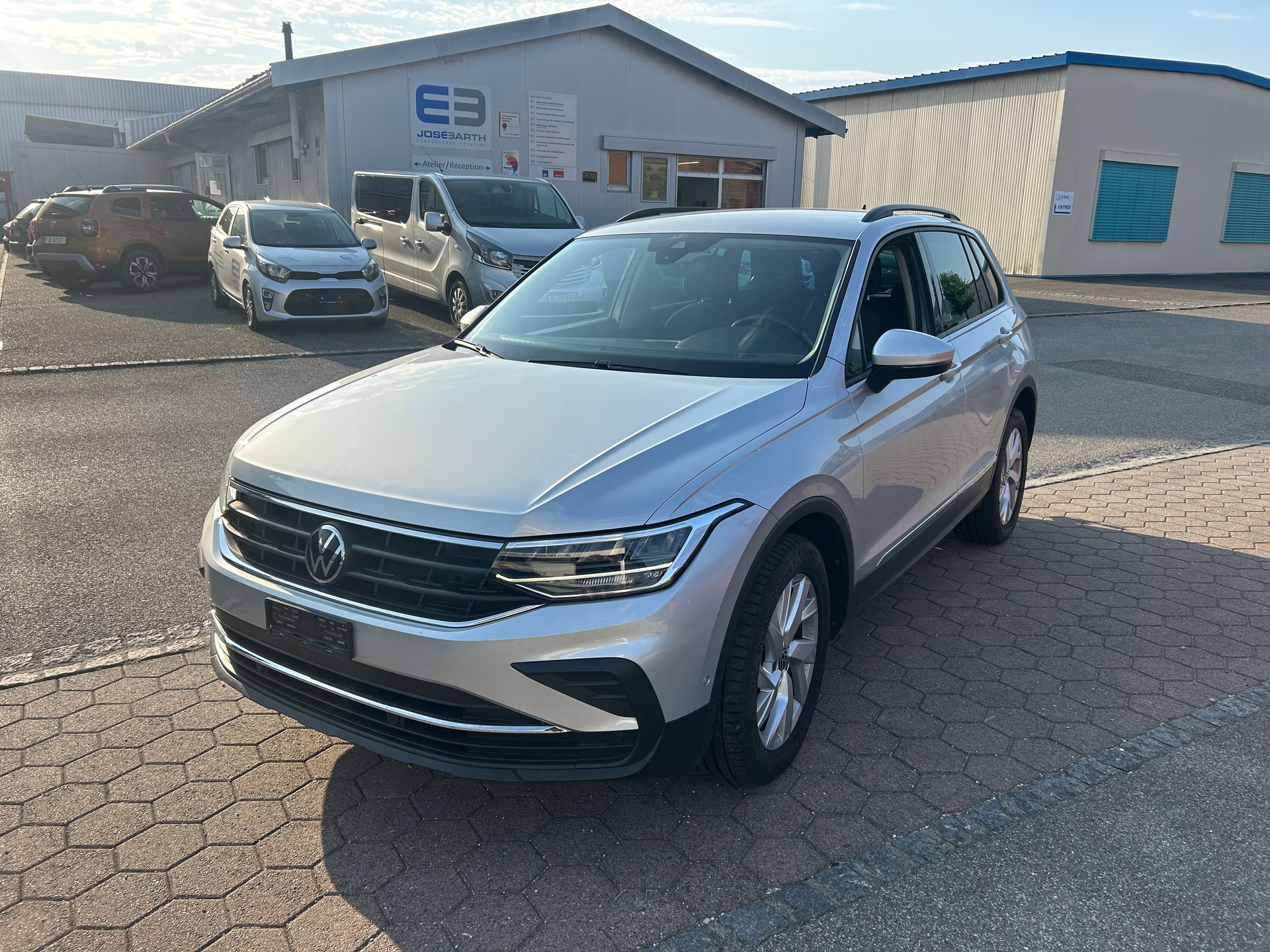 VW Tiguan 2.0TSI Life 4Motion DSG-image-4