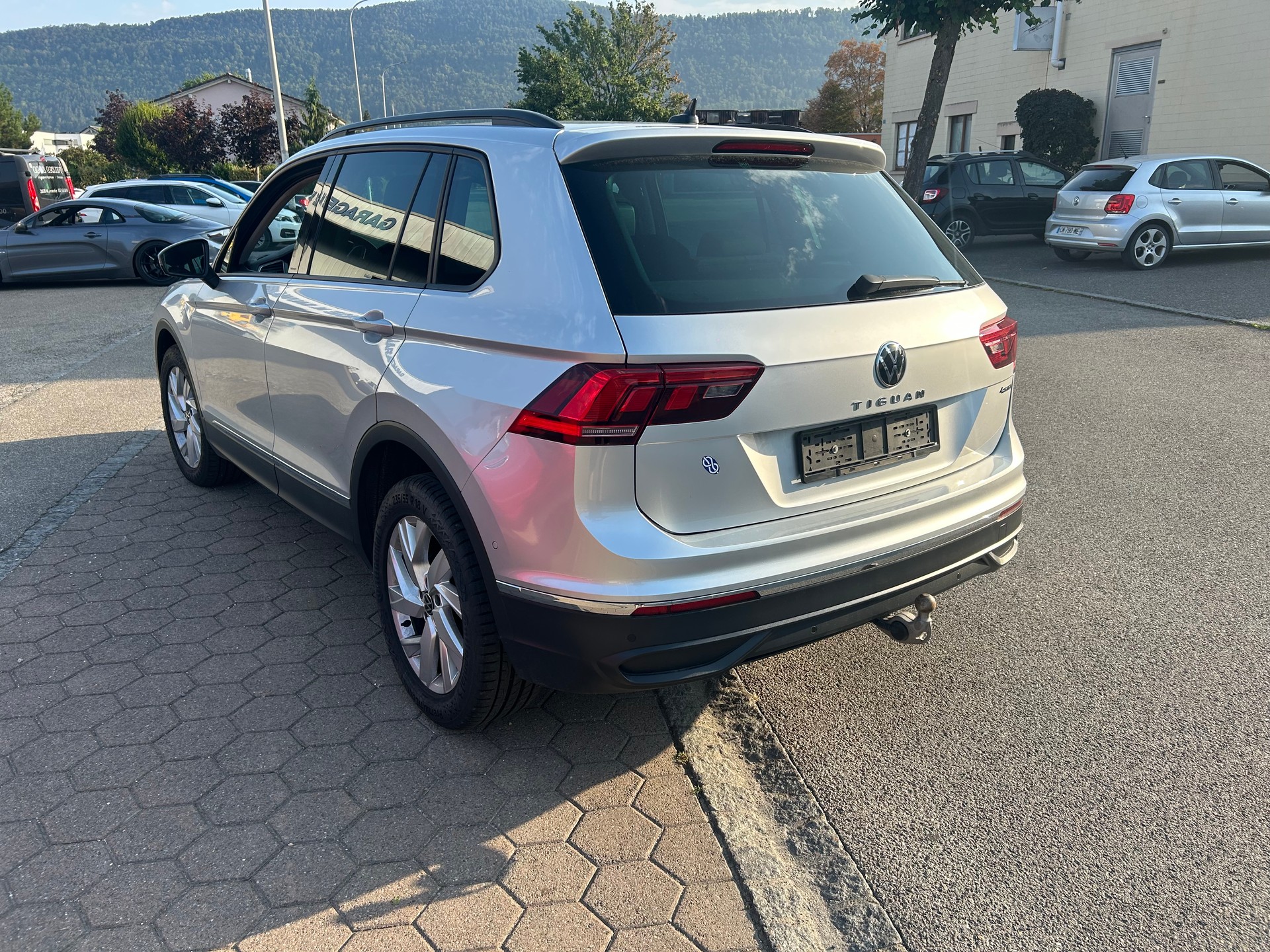 VW Tiguan 2.0TSI Life 4Motion DSG-image-3
