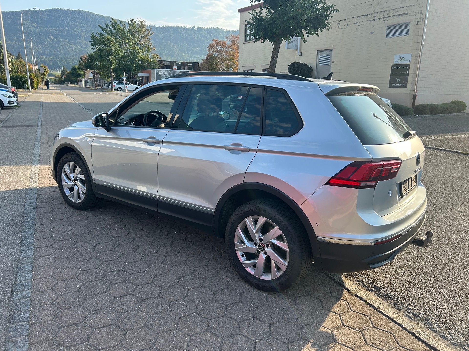 VW Tiguan 2.0TSI Life 4Motion DSG-image-2