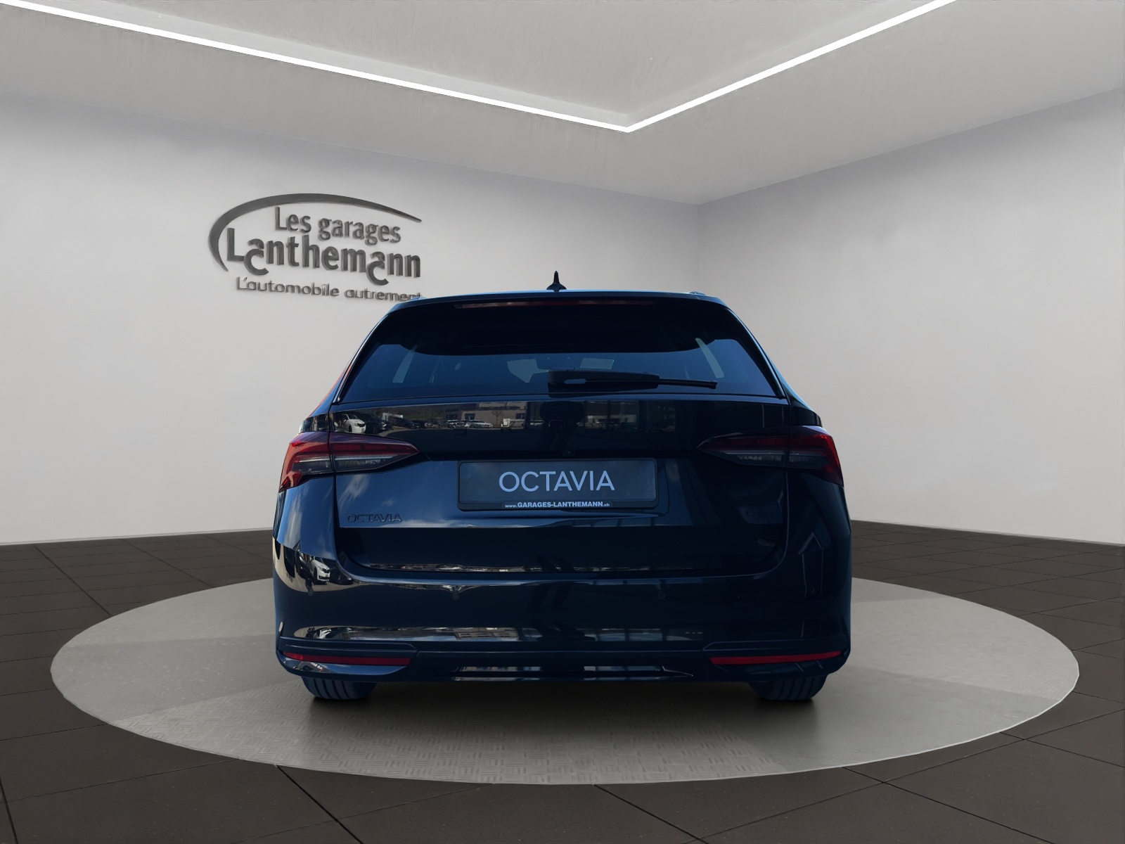 SKODA Octavia Combi 1.5 TSI mHEV DSG Sport Line-image-3