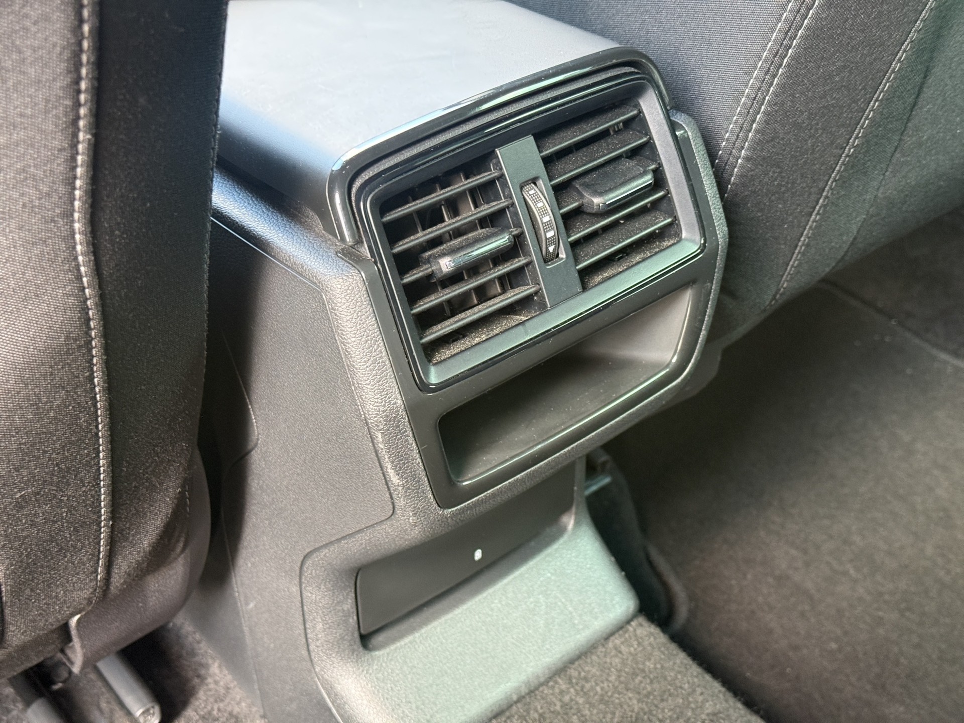SKODA Karoq 2.0 TSI SportLine 4x4 DSG-image-18