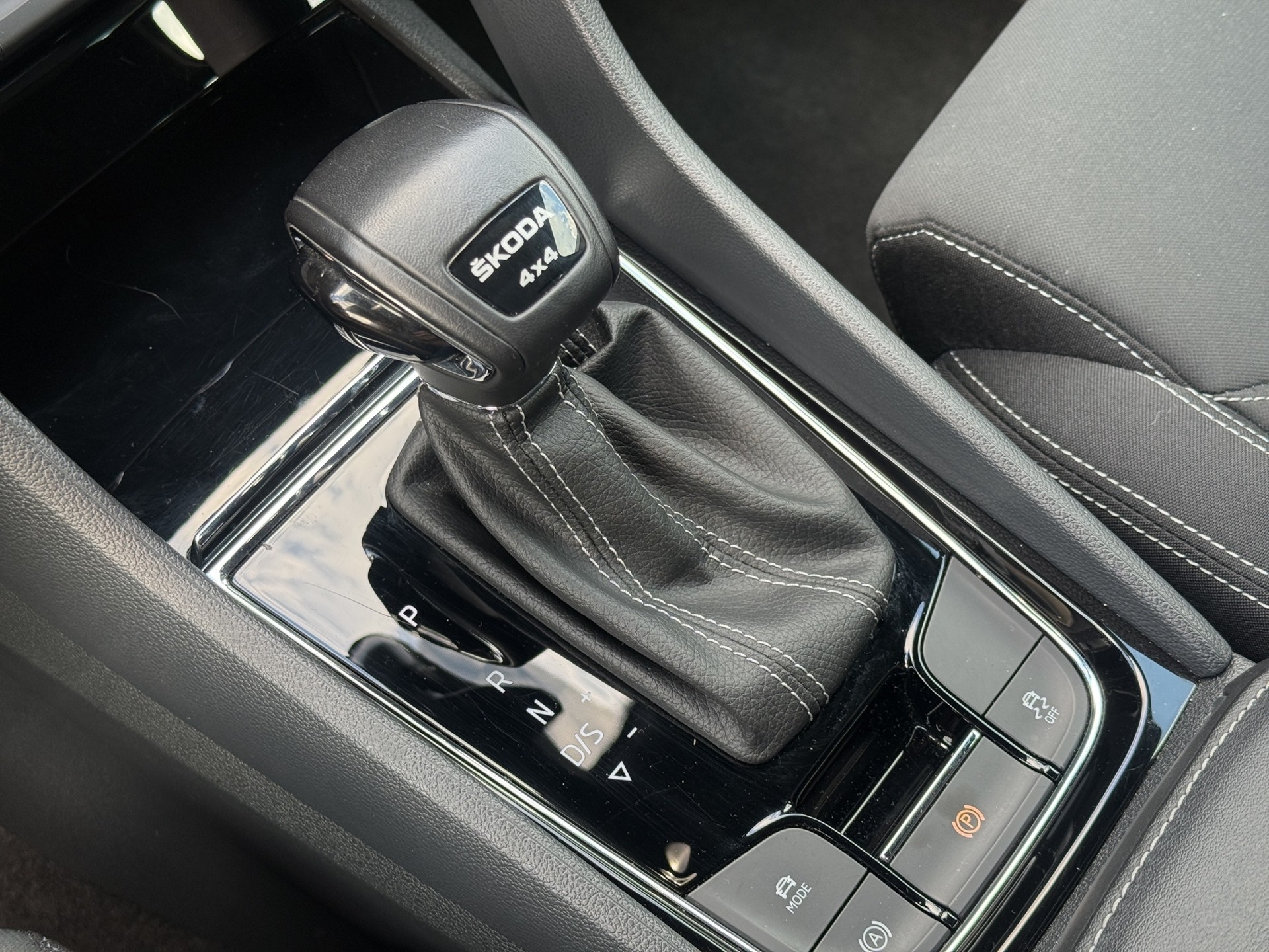 SKODA Karoq 2.0 TSI SportLine 4x4 DSG-image-27