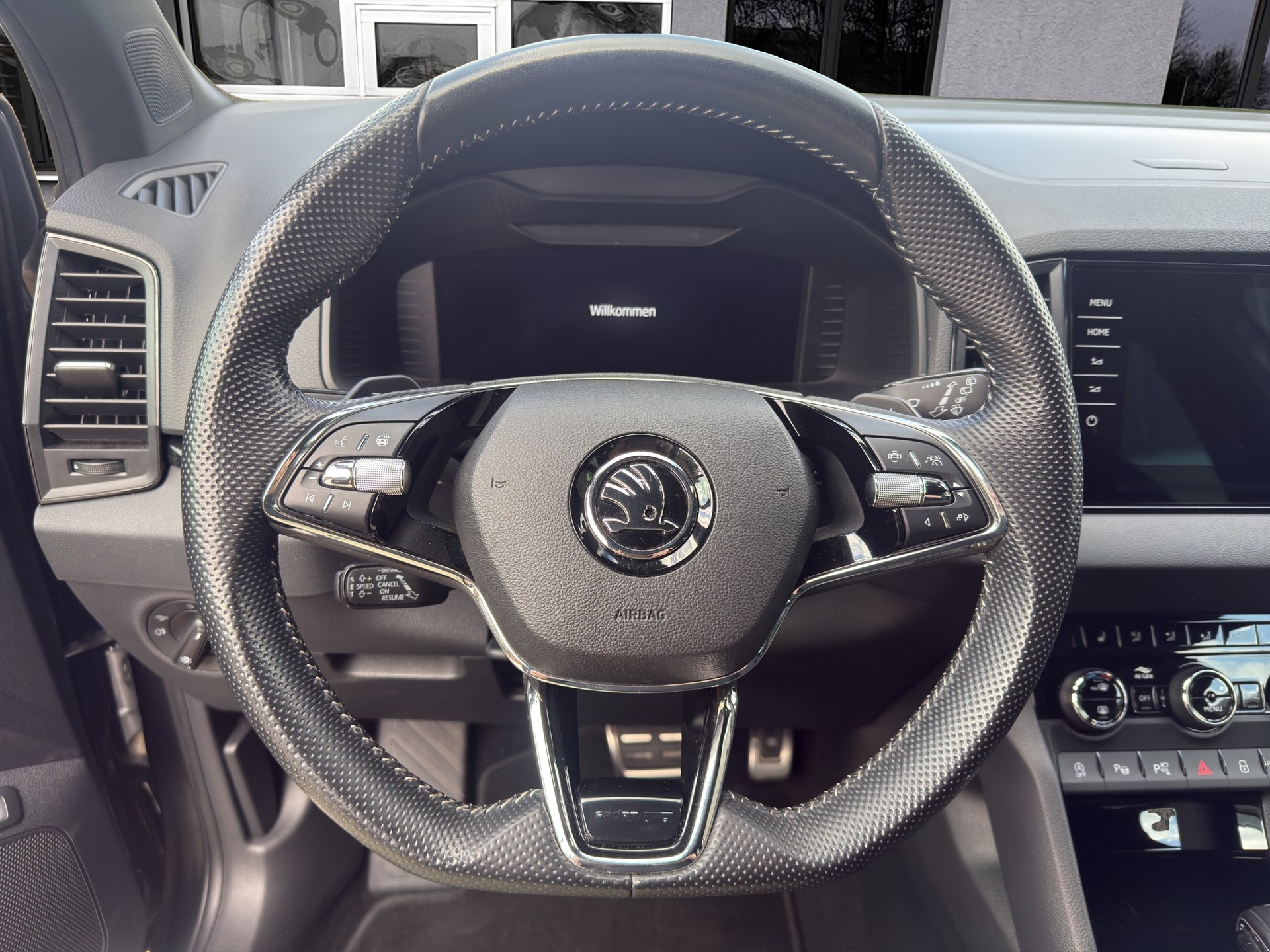 SKODA Karoq 2.0 TSI SportLine 4x4 DSG-image-13
