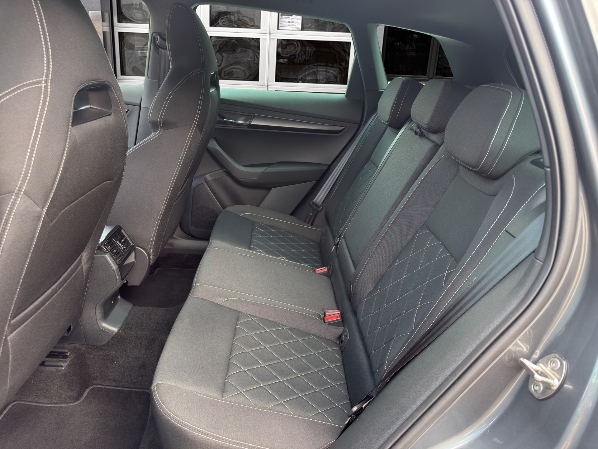 SKODA Karoq 2.0 TSI SportLine 4x4 DSG-image-17