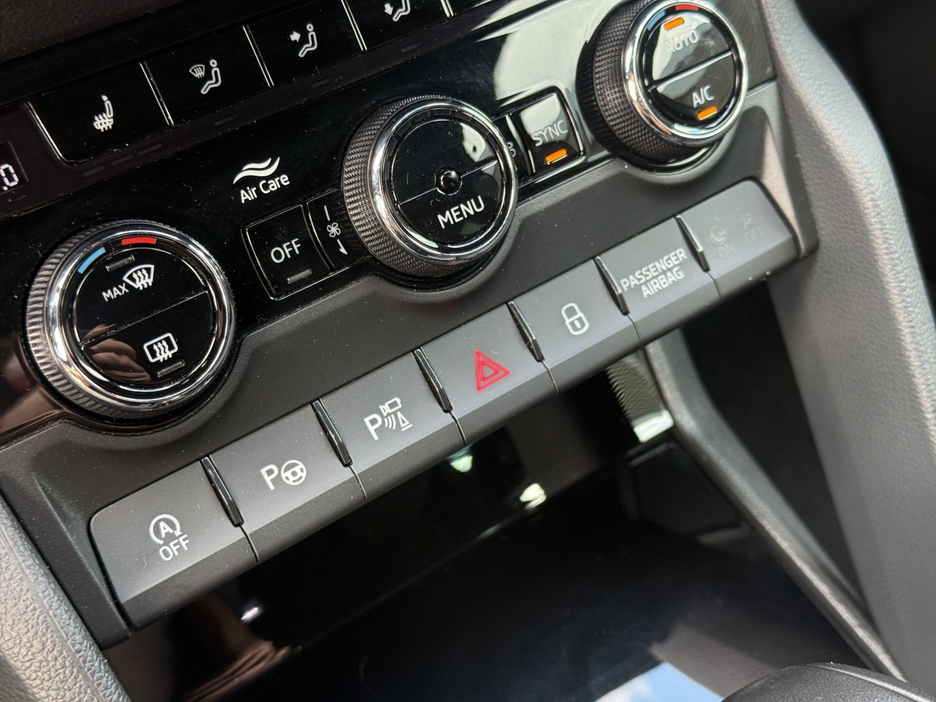 SKODA Karoq 2.0 TSI SportLine 4x4 DSG-image-25