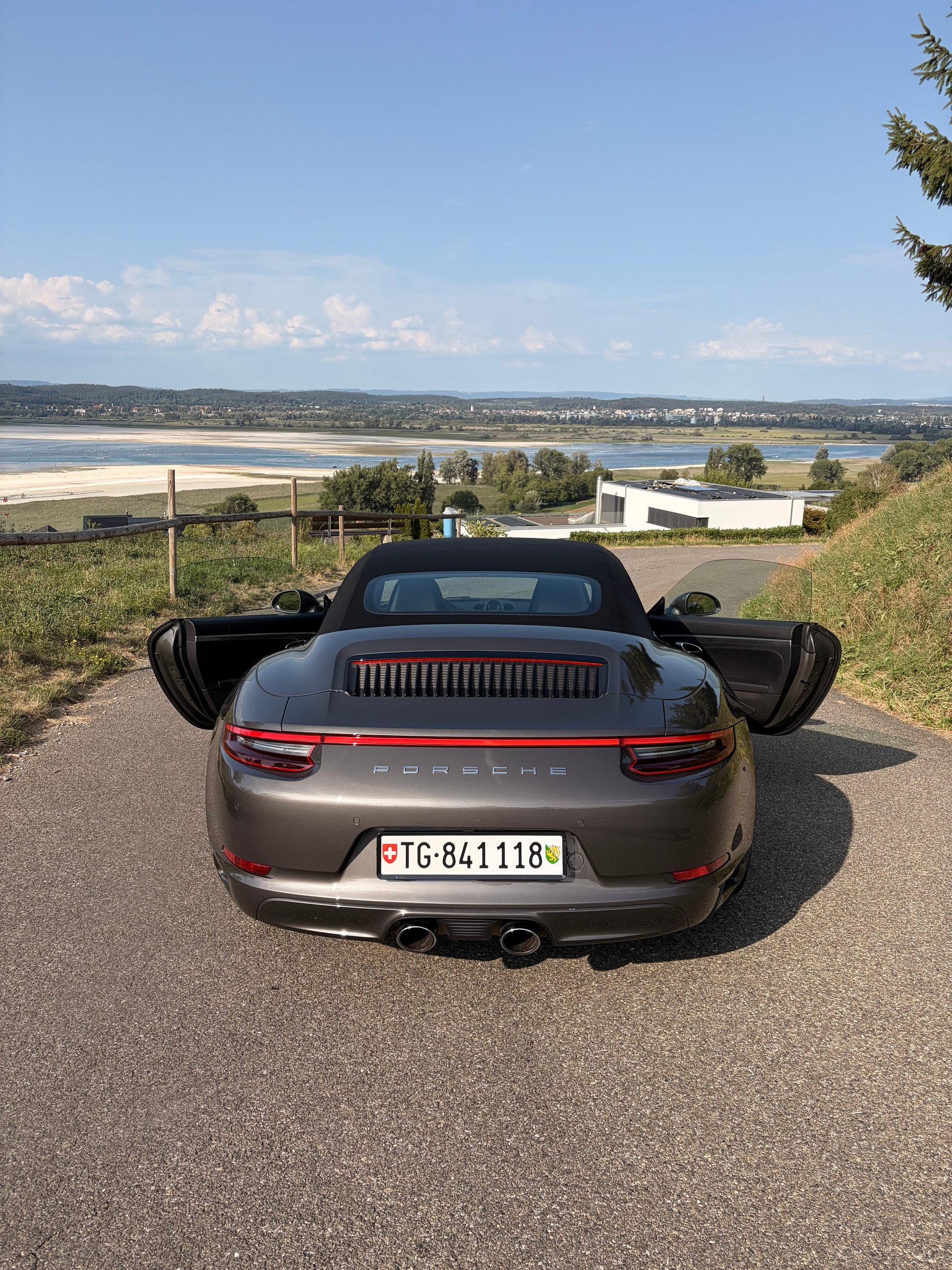 PORSCHE 911 Carrera 4S Cabriolet-image-2