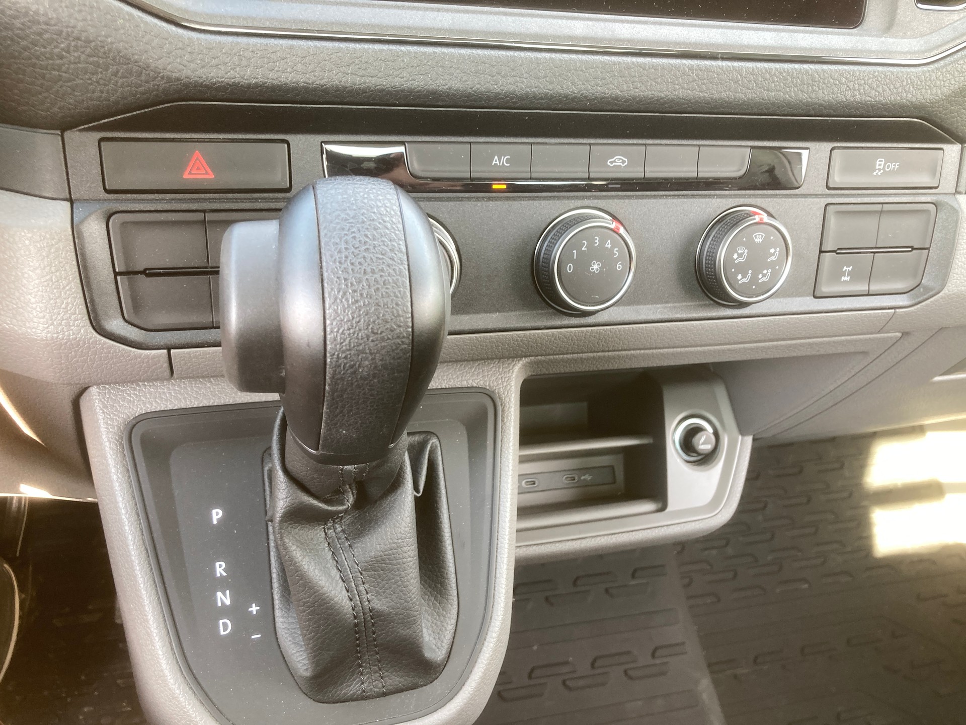MAN TGE 3.180 4x4 Standard Automat 3-Seitenkipper-image-9