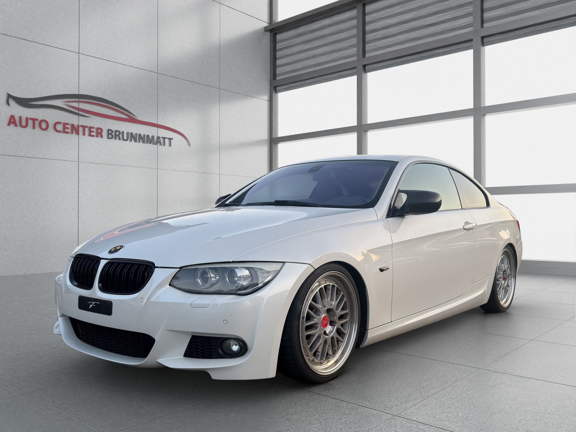 BMW 325i xDrive Coupé-image-0
