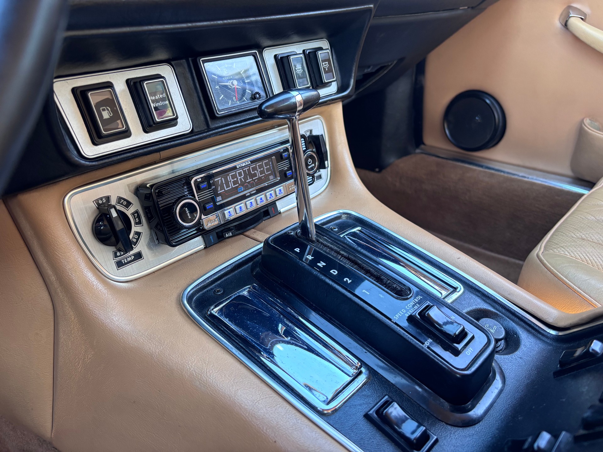 JAGUAR XJ-image-5