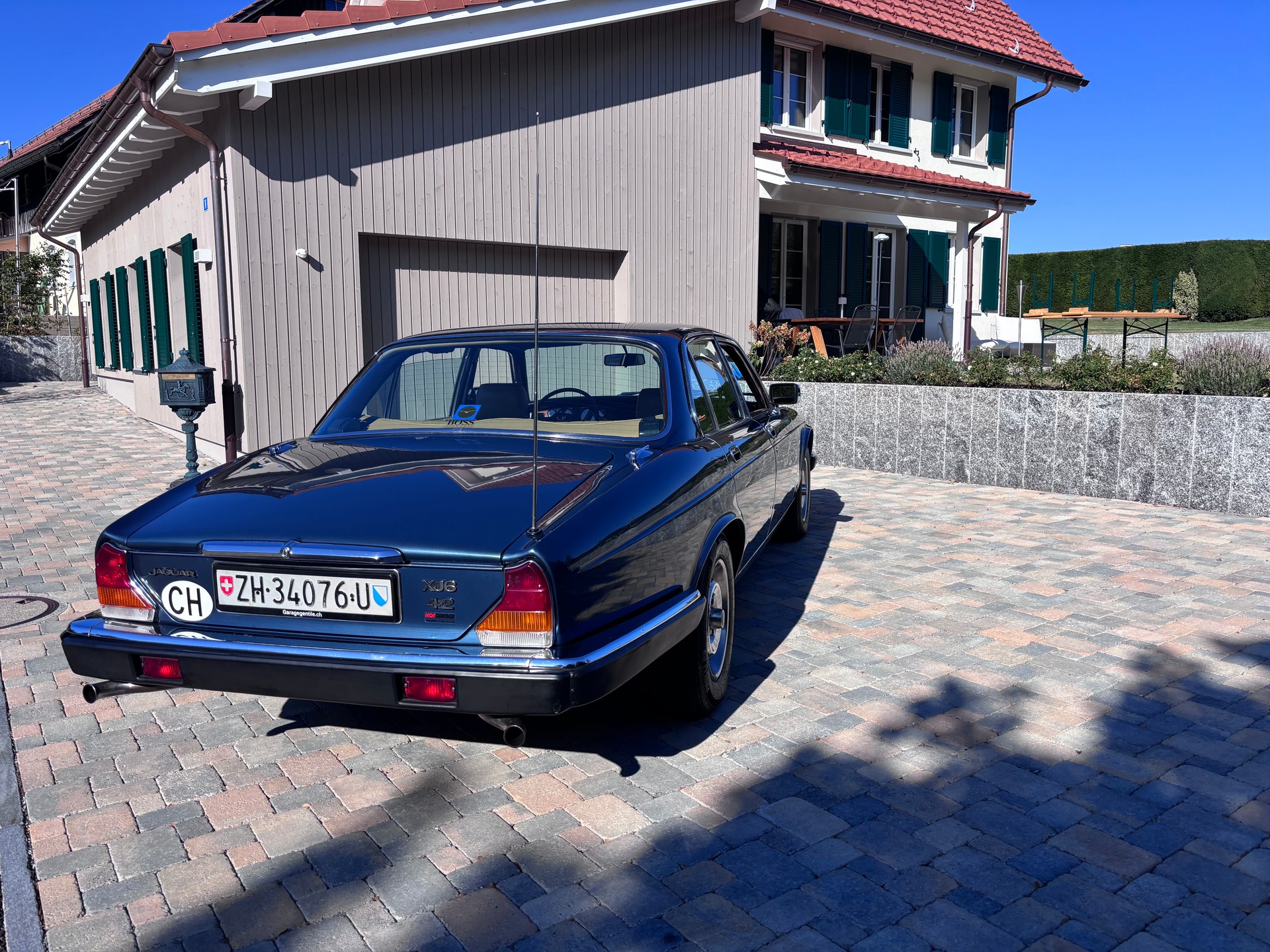 JAGUAR XJ-image-1