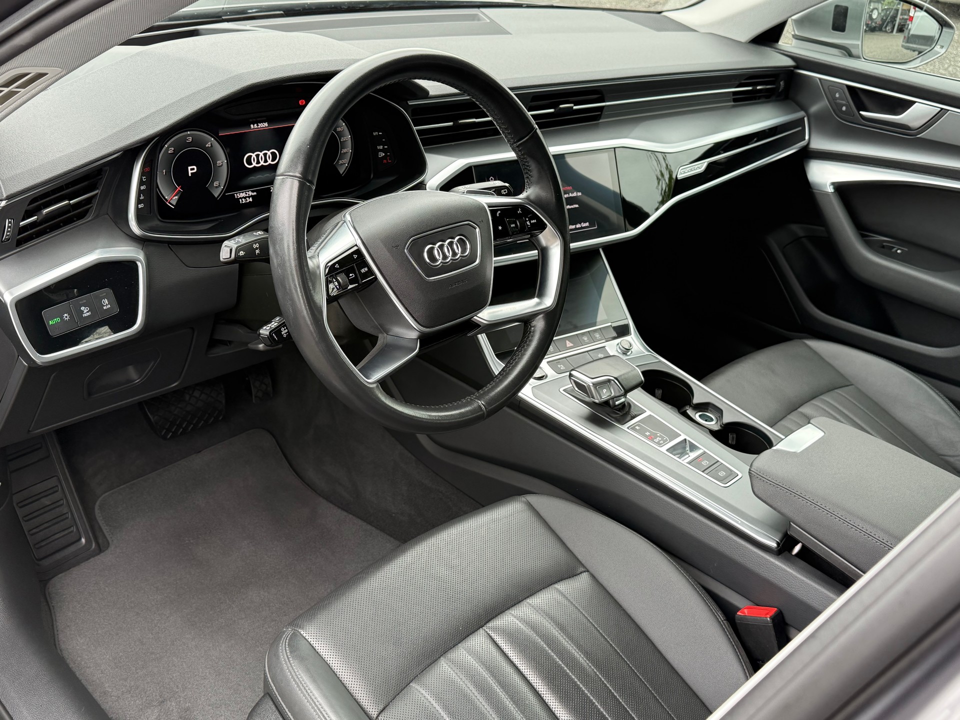 AUDI A6 Avant 40 TDI Design quattro S-tronic-image-4